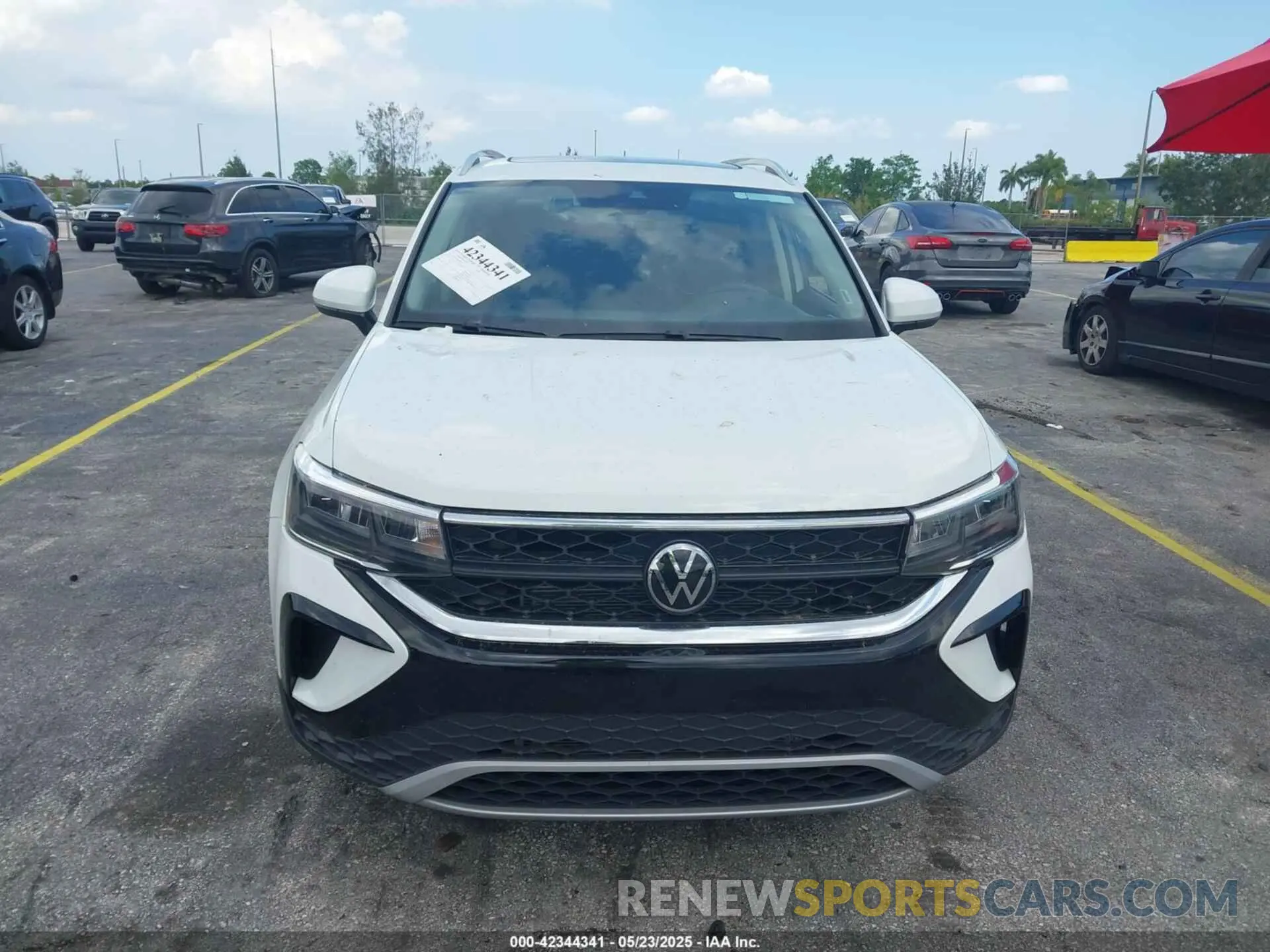 12 Photograph of a damaged car 3VVEX7B26RM128537 VOLKSWAGEN TAOS 2024