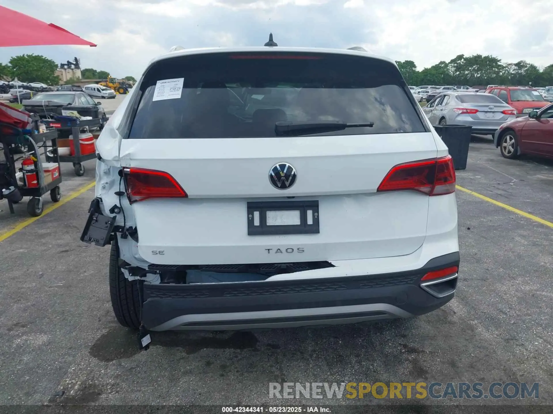 16 Photograph of a damaged car 3VVEX7B26RM128537 VOLKSWAGEN TAOS 2024