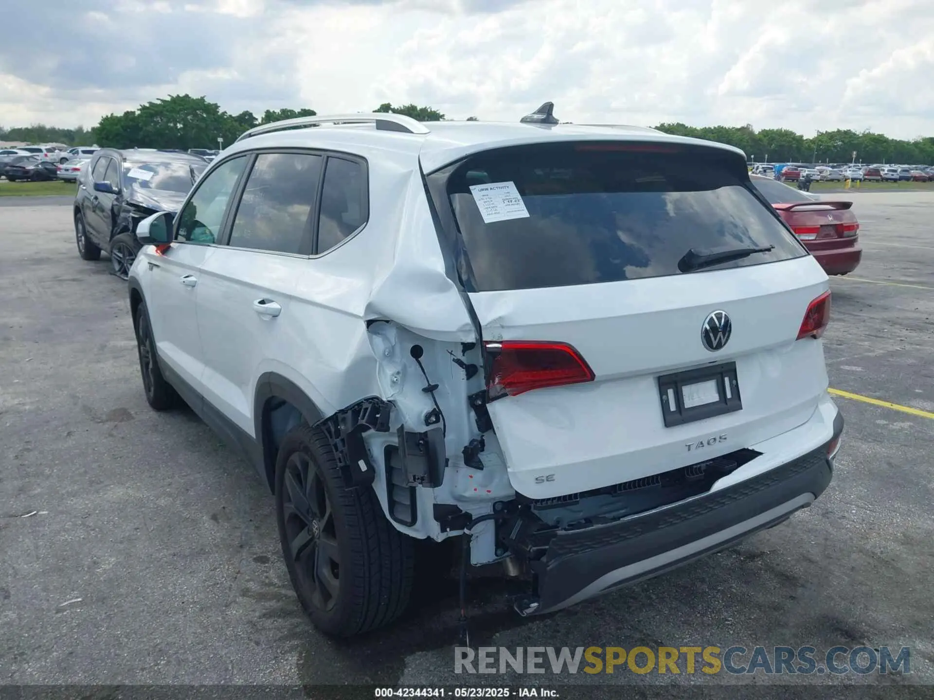 17 Photograph of a damaged car 3VVEX7B26RM128537 VOLKSWAGEN TAOS 2024