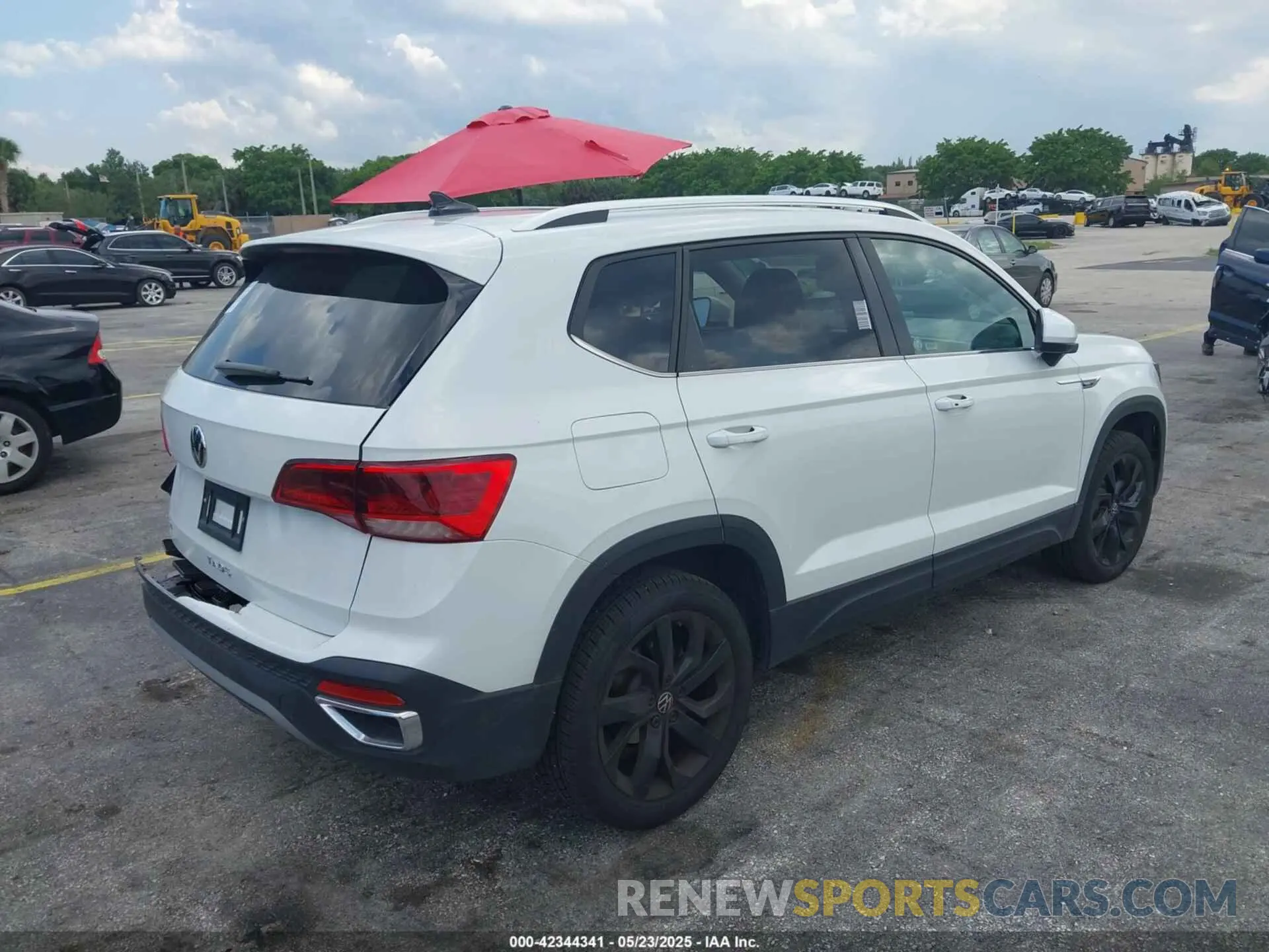 4 Photograph of a damaged car 3VVEX7B26RM128537 VOLKSWAGEN TAOS 2024