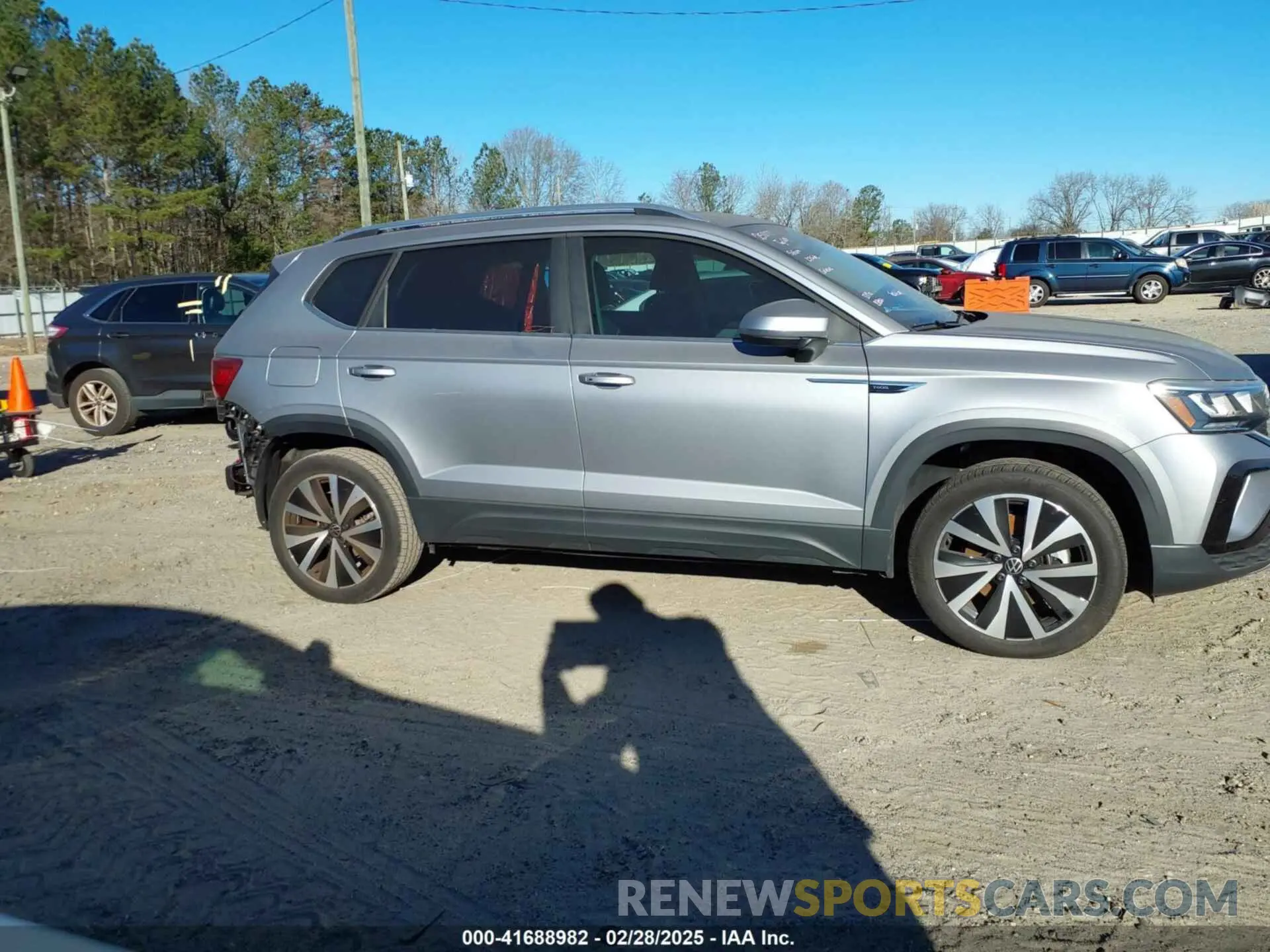 14 Photograph of a damaged car 3VVEX7B28RM004916 VOLKSWAGEN TAOS 2024