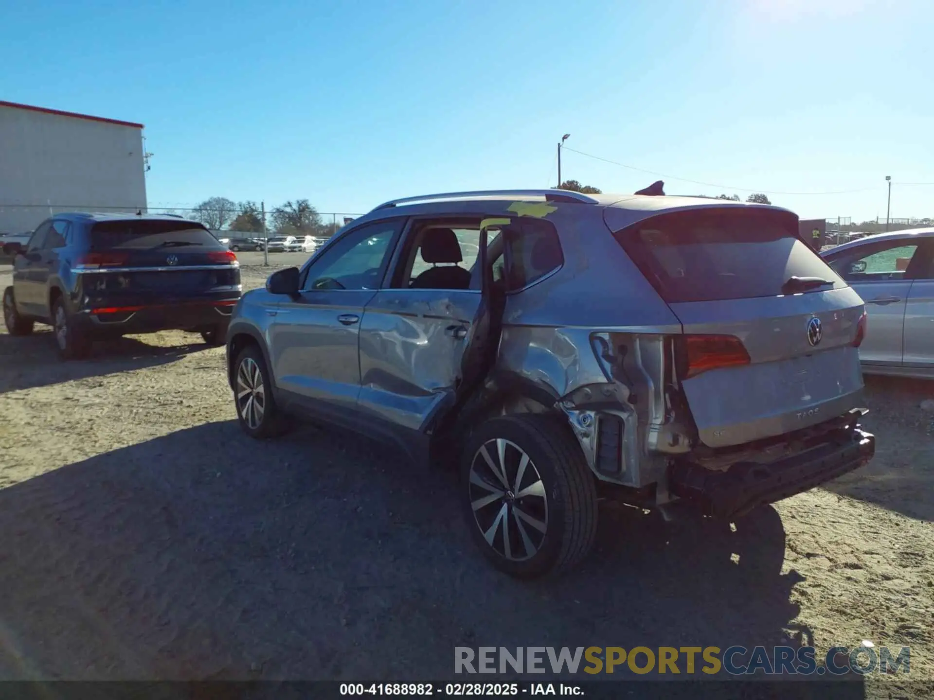3 Photograph of a damaged car 3VVEX7B28RM004916 VOLKSWAGEN TAOS 2024