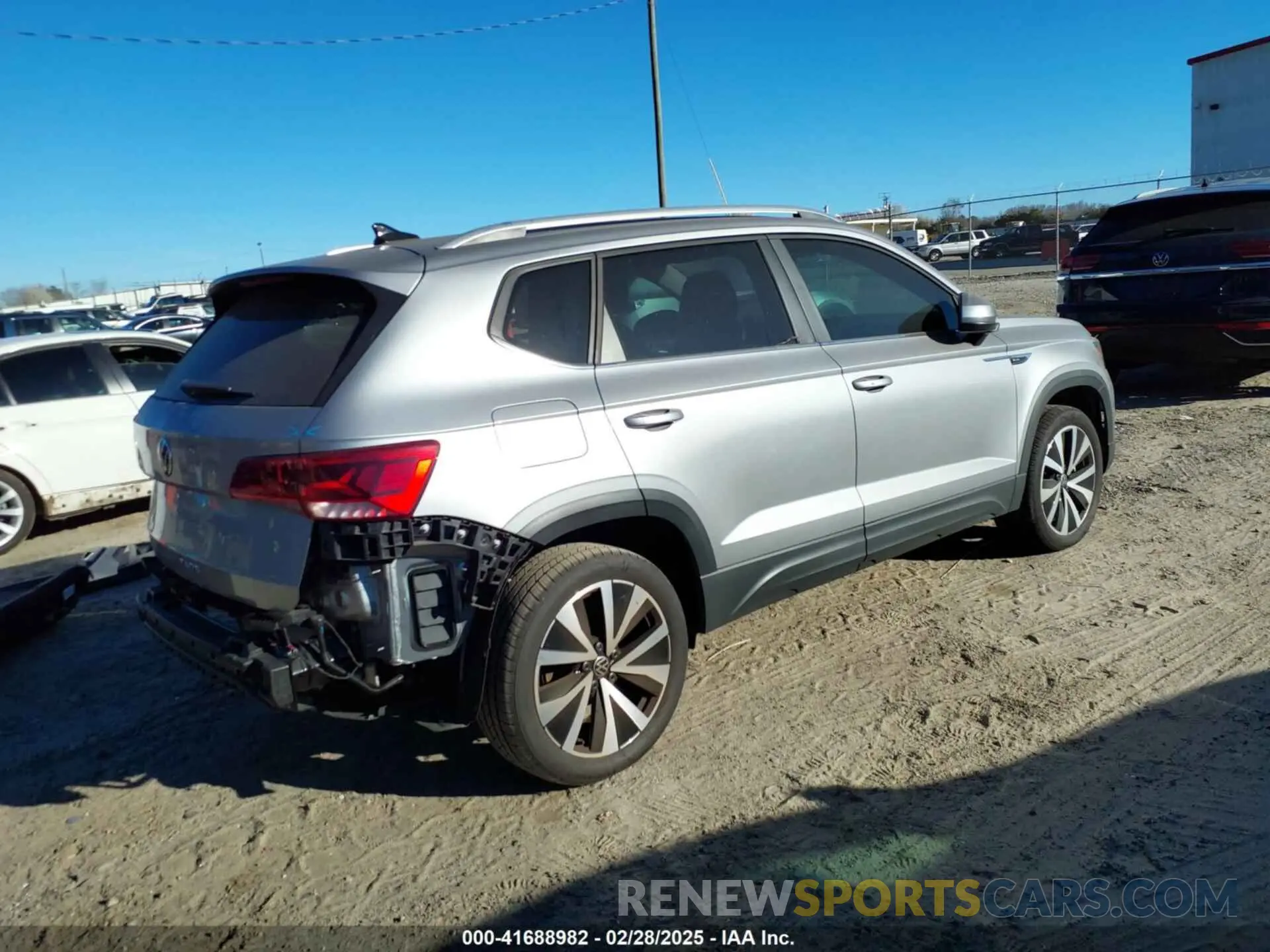 4 Photograph of a damaged car 3VVEX7B28RM004916 VOLKSWAGEN TAOS 2024