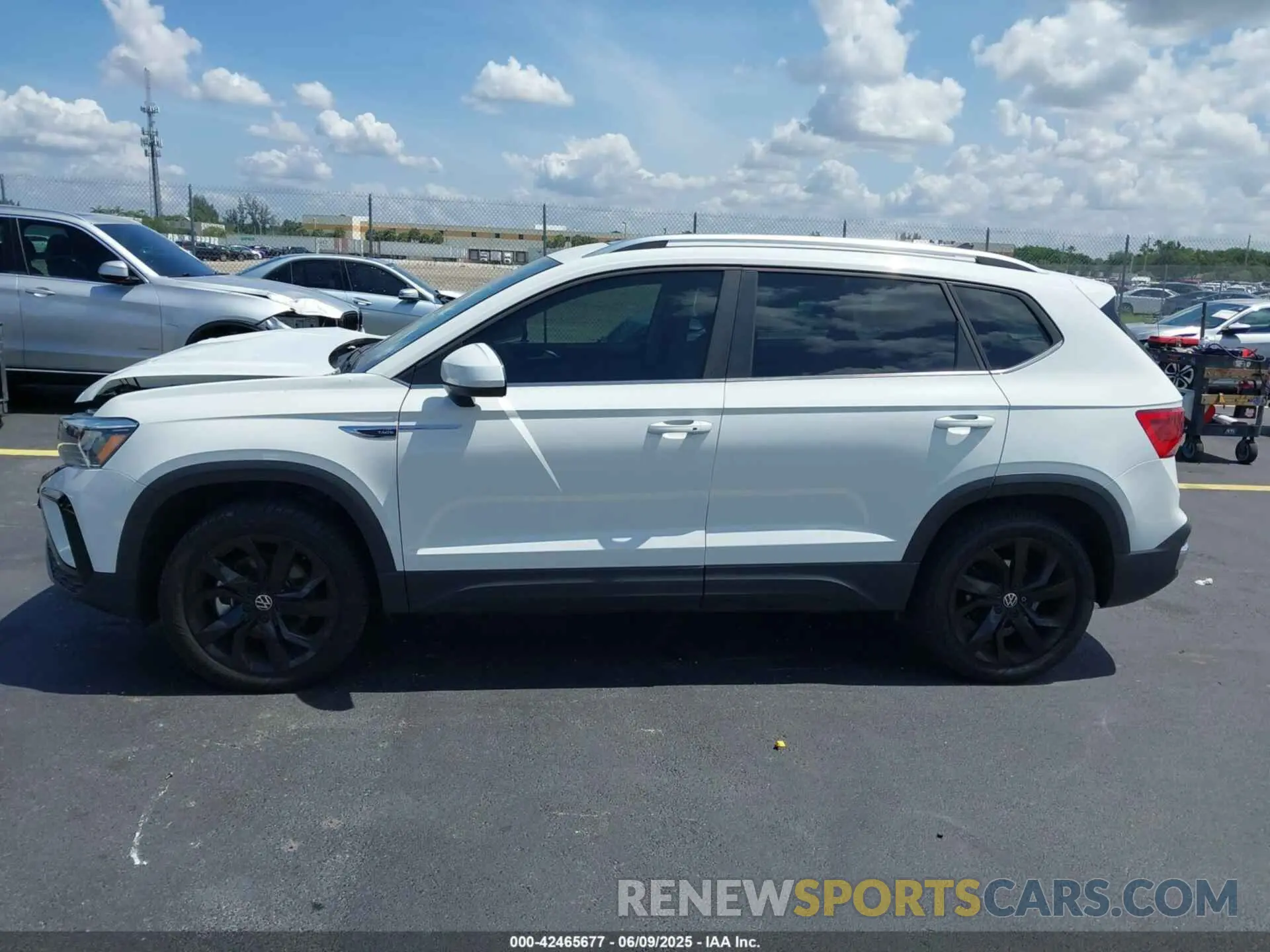 15 Photograph of a damaged car 3VVEX7B28RM056904 VOLKSWAGEN TAOS 2024