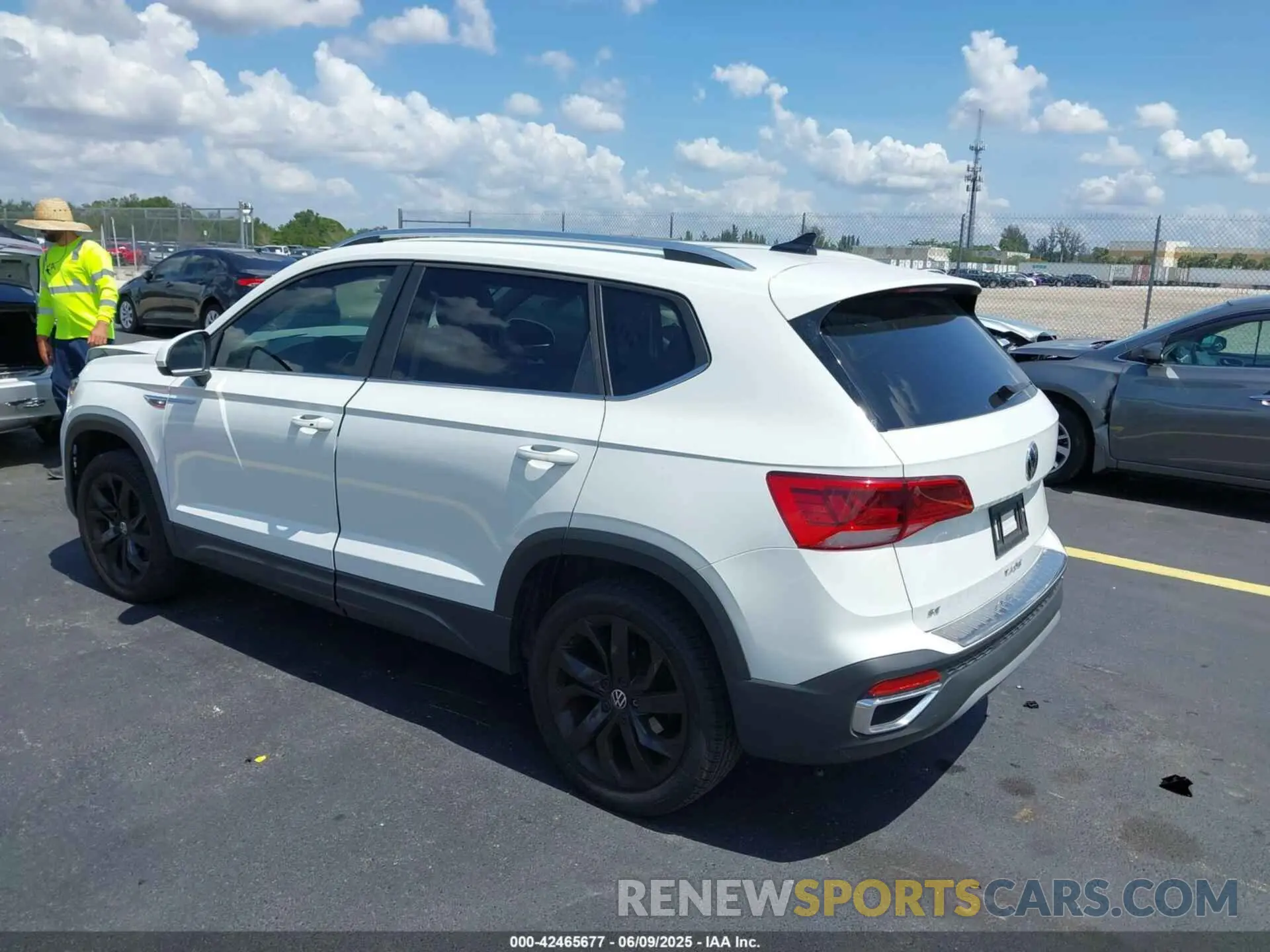3 Photograph of a damaged car 3VVEX7B28RM056904 VOLKSWAGEN TAOS 2024