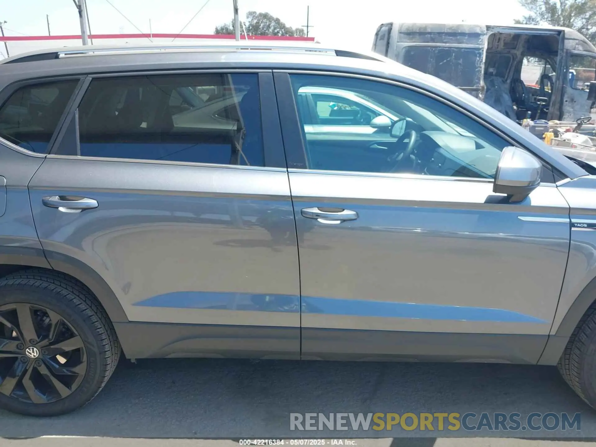 13 Photograph of a damaged car 3VVEX7B29RM128192 VOLKSWAGEN TAOS 2024