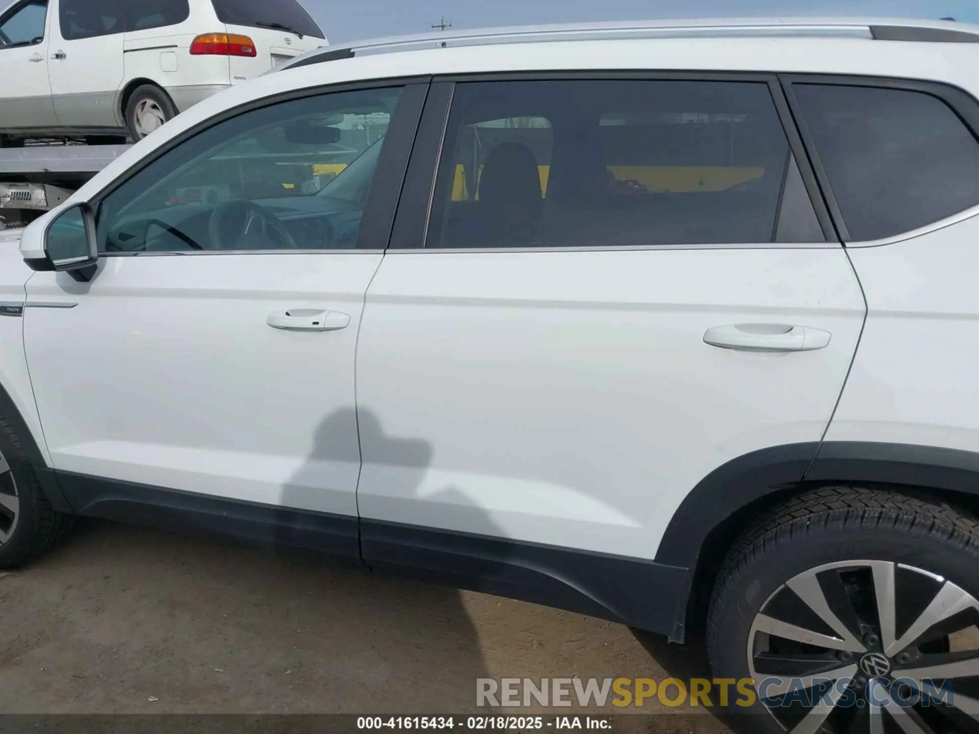 15 Photograph of a damaged car 3VVEX7B2XRM058086 VOLKSWAGEN TAOS 2024