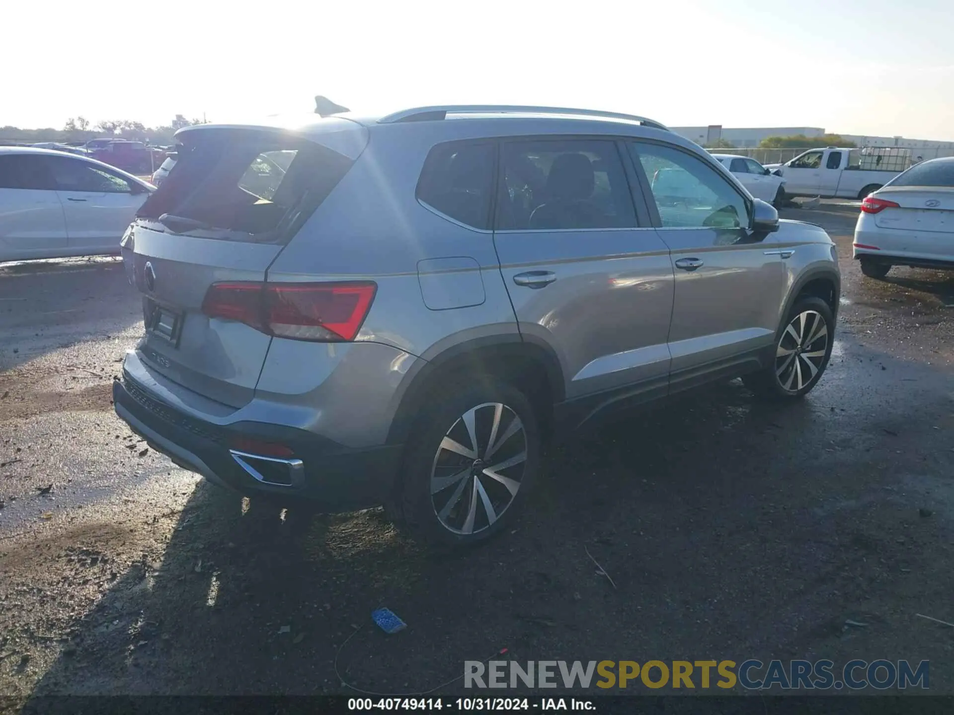 4 Photograph of a damaged car 3VVEX7B2XRM102507 VOLKSWAGEN TAOS 2024