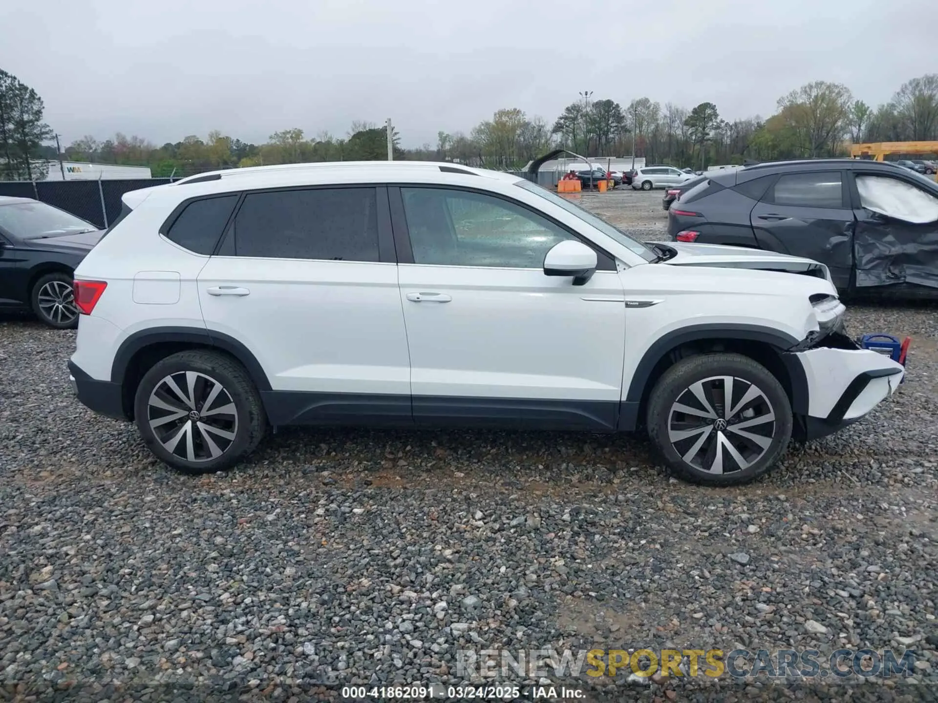 14 Photograph of a damaged car 3VVSX7B20RM017436 VOLKSWAGEN TAOS 2024