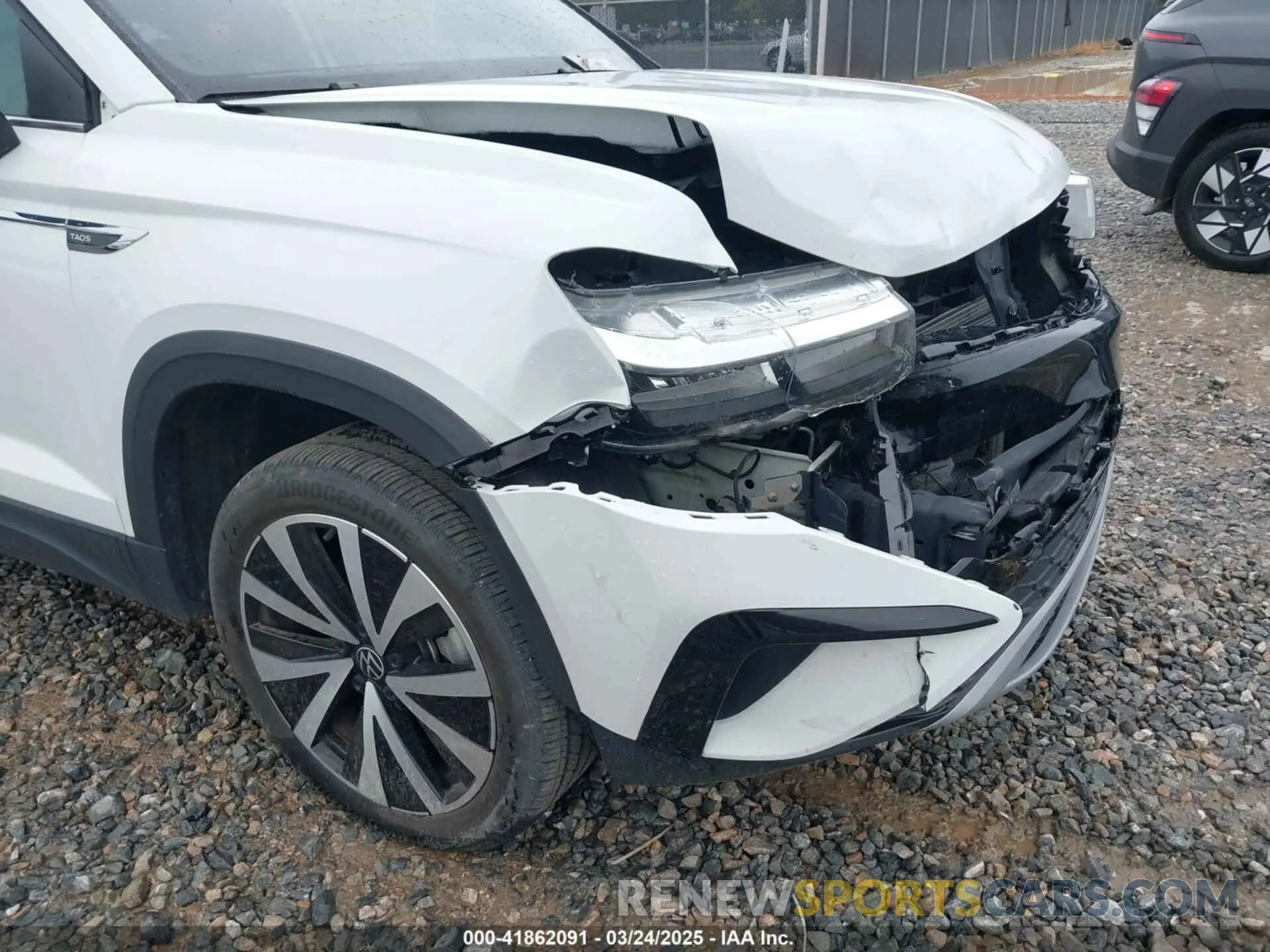 19 Photograph of a damaged car 3VVSX7B20RM017436 VOLKSWAGEN TAOS 2024