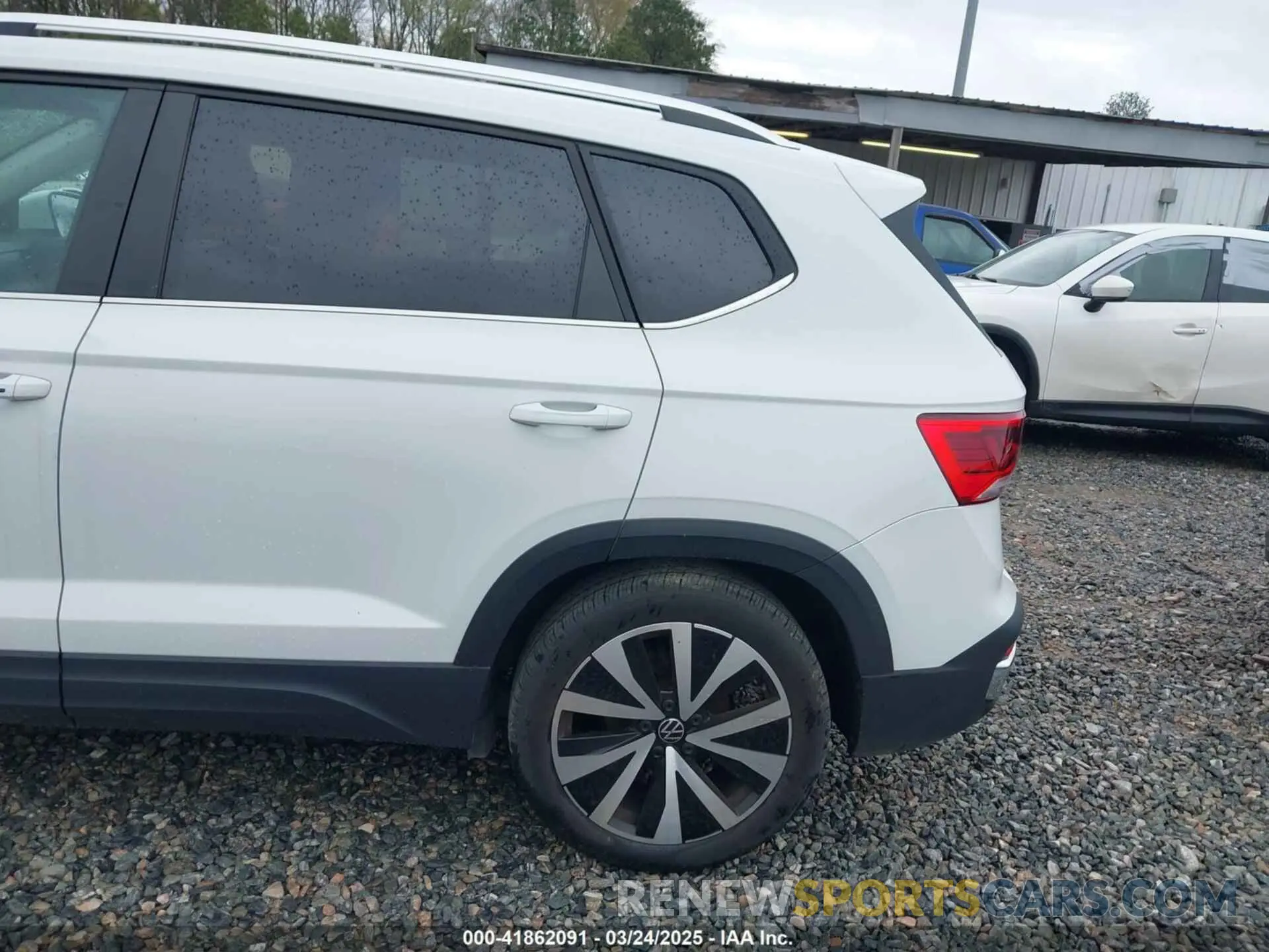 21 Photograph of a damaged car 3VVSX7B20RM017436 VOLKSWAGEN TAOS 2024