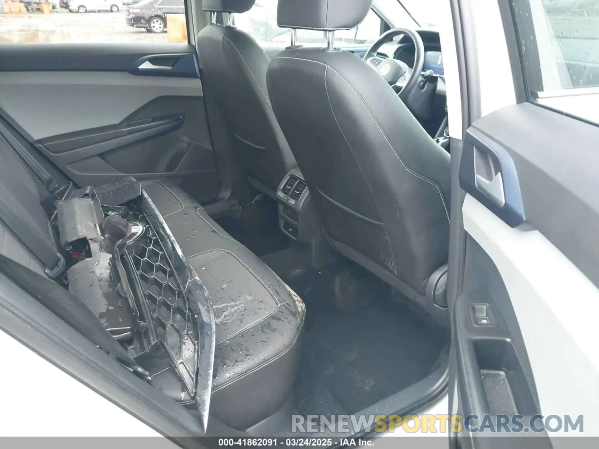 8 Photograph of a damaged car 3VVSX7B20RM017436 VOLKSWAGEN TAOS 2024