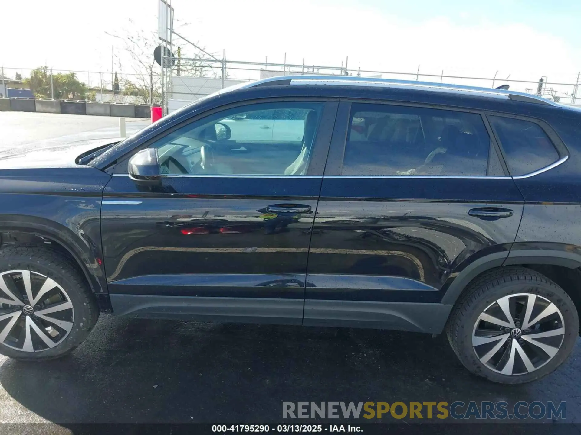 15 Photograph of a damaged car 3VVSX7B21RM090850 VOLKSWAGEN TAOS 2024