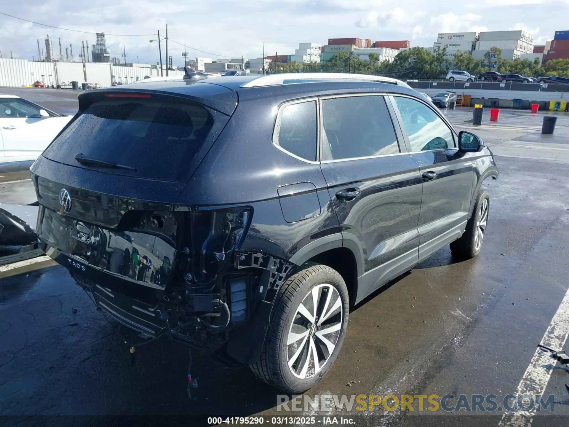 4 Photograph of a damaged car 3VVSX7B21RM090850 VOLKSWAGEN TAOS 2024