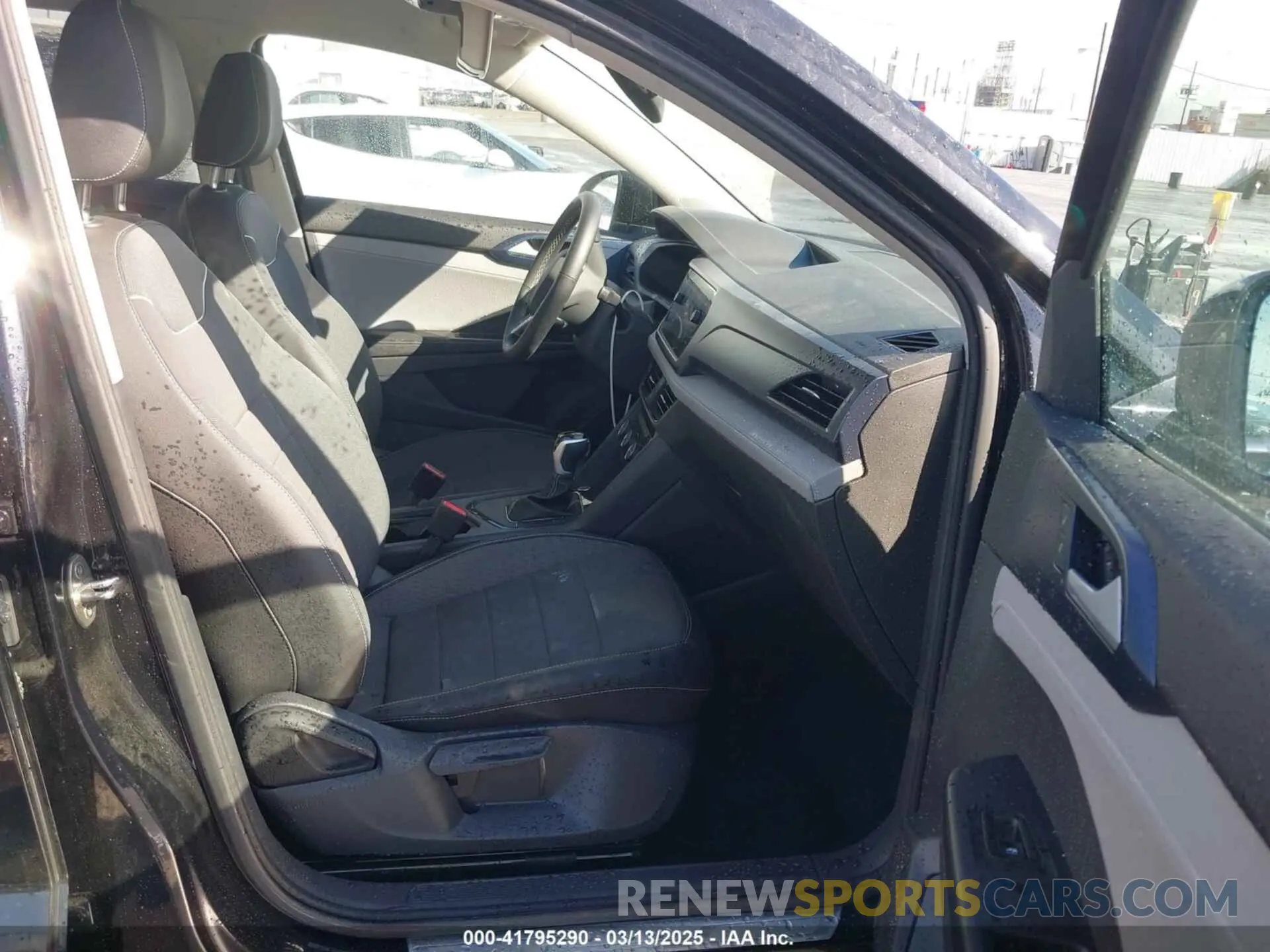 5 Photograph of a damaged car 3VVSX7B21RM090850 VOLKSWAGEN TAOS 2024