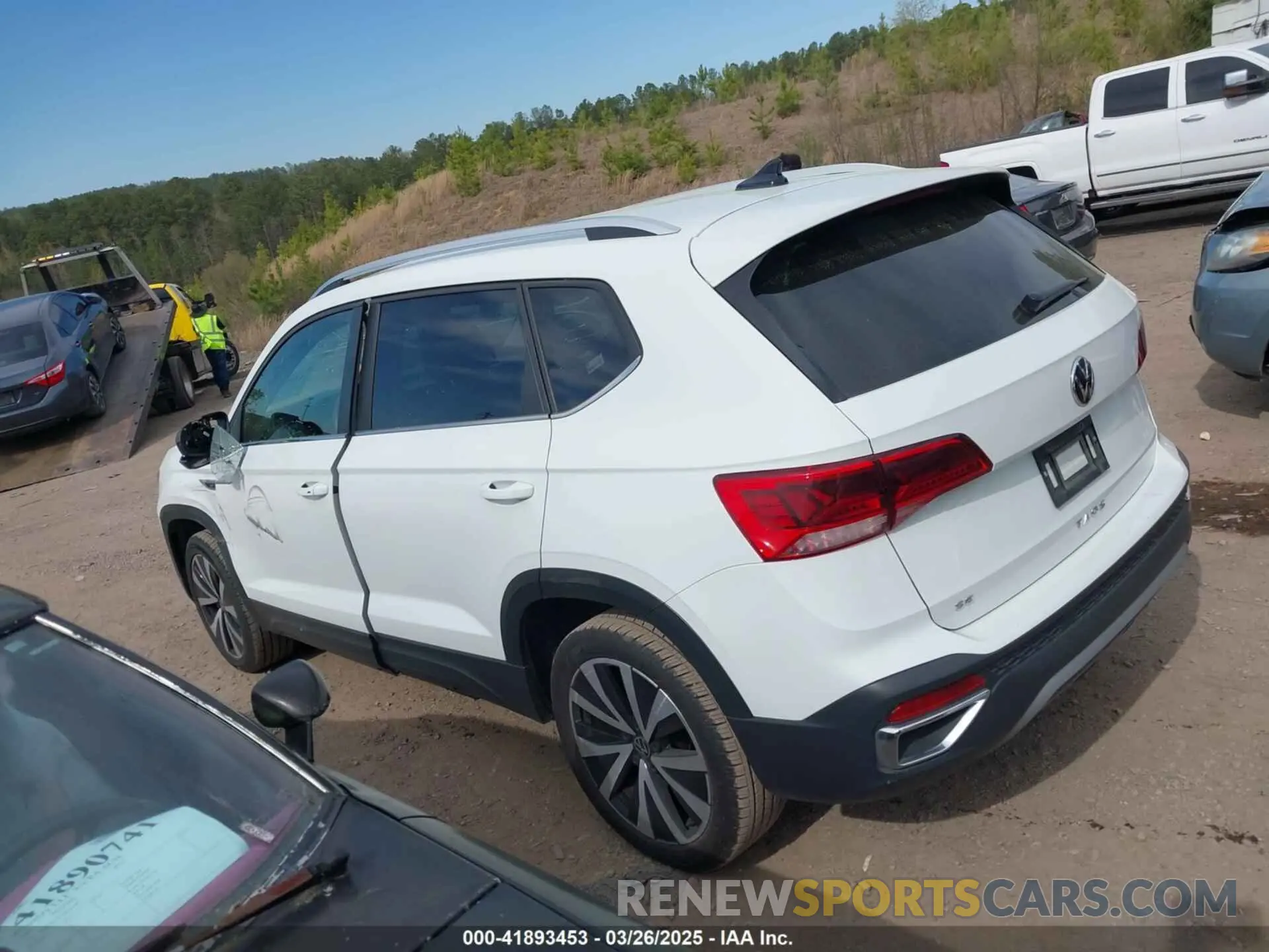 14 Photograph of a damaged car 3VVSX7B22RM012688 VOLKSWAGEN TAOS 2024