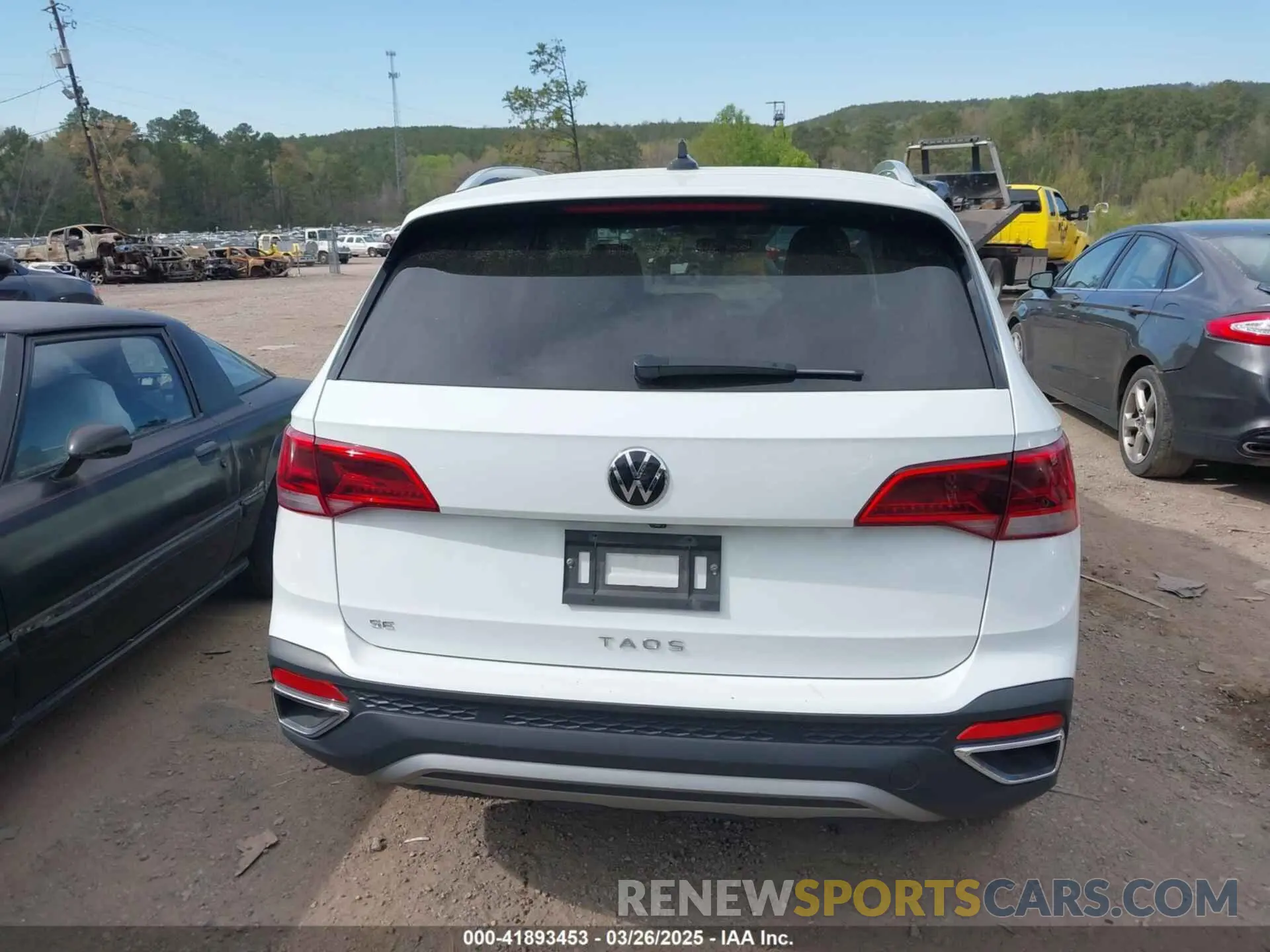 16 Photograph of a damaged car 3VVSX7B22RM012688 VOLKSWAGEN TAOS 2024