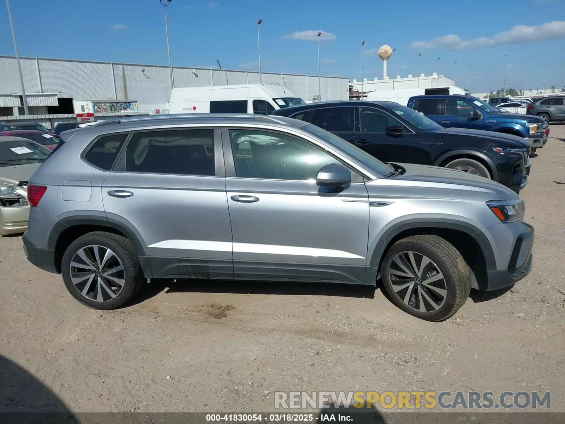 12 Photograph of a damaged car 3VVSX7B23RM118342 VOLKSWAGEN TAOS 2024