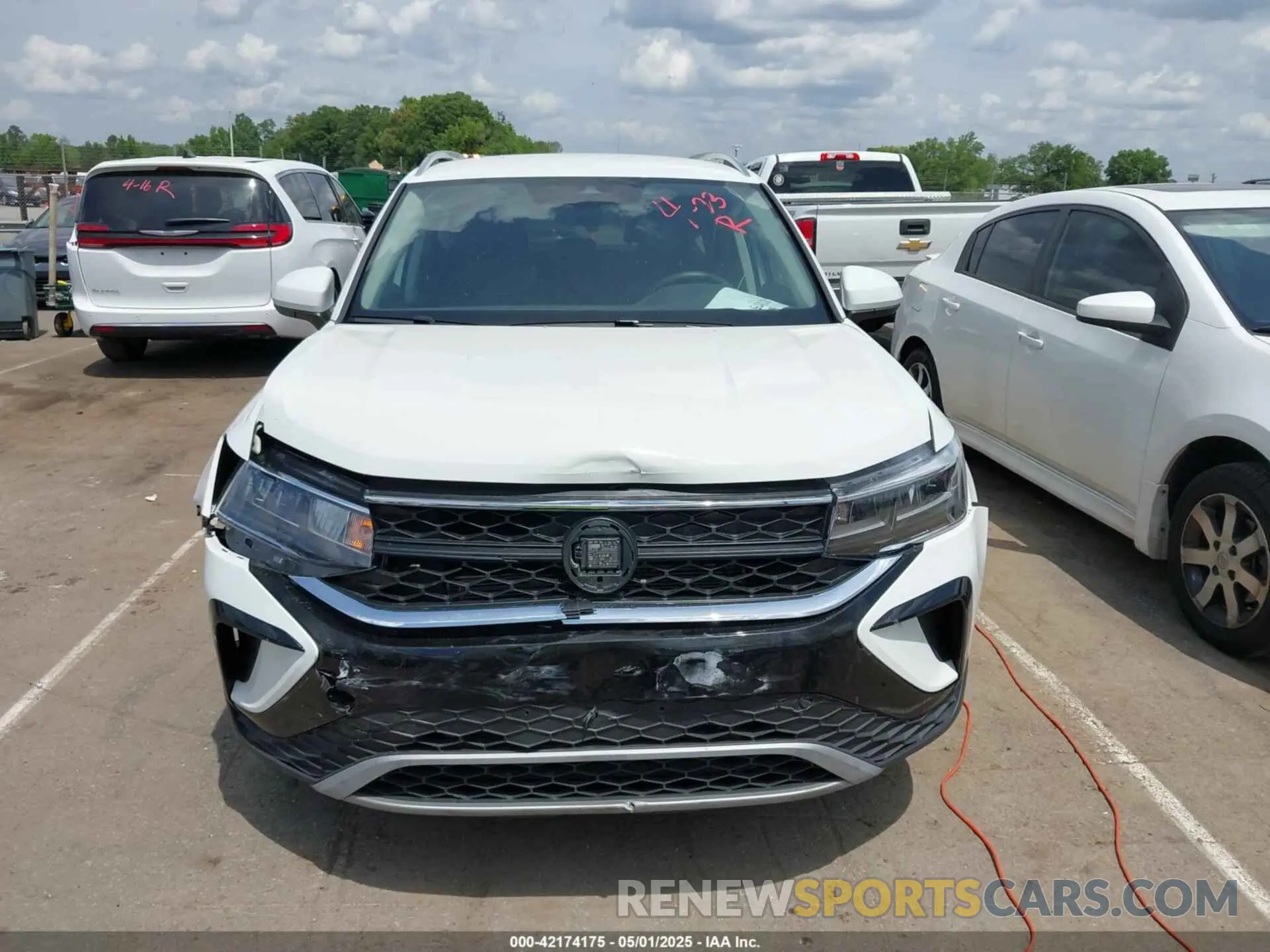 12 Photograph of a damaged car 3VVSX7B24RM001126 VOLKSWAGEN TAOS 2024