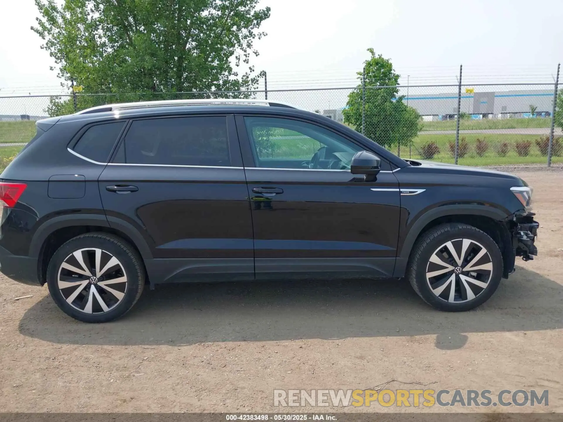 14 Photograph of a damaged car 3VVSX7B24RM007623 VOLKSWAGEN TAOS 2024