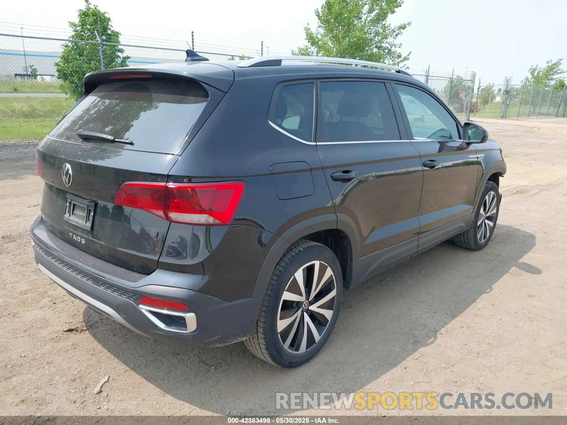 4 Photograph of a damaged car 3VVSX7B24RM007623 VOLKSWAGEN TAOS 2024