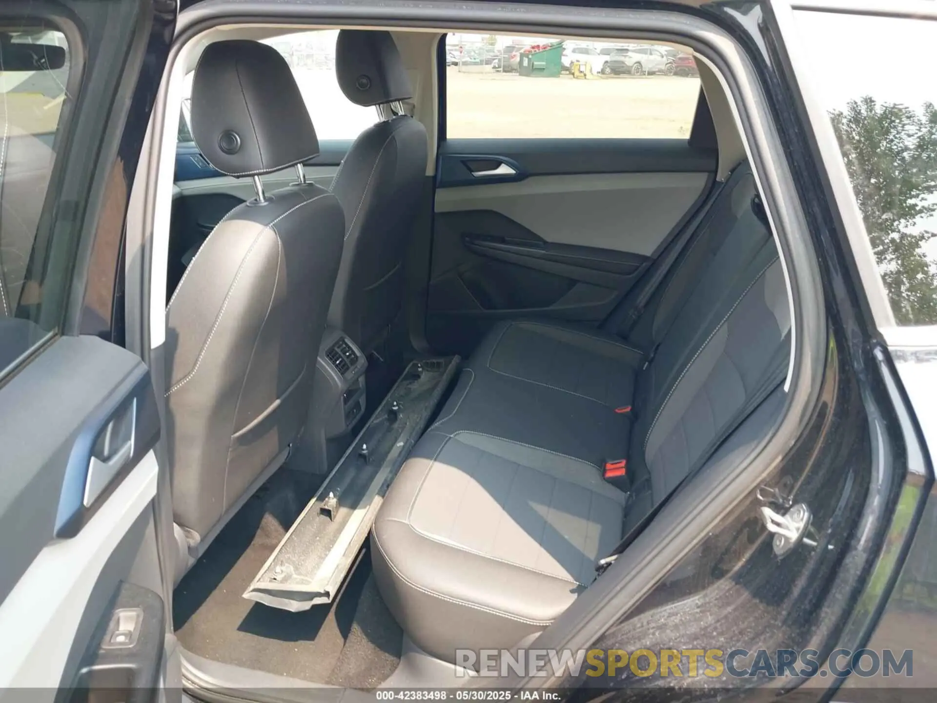 8 Photograph of a damaged car 3VVSX7B24RM007623 VOLKSWAGEN TAOS 2024