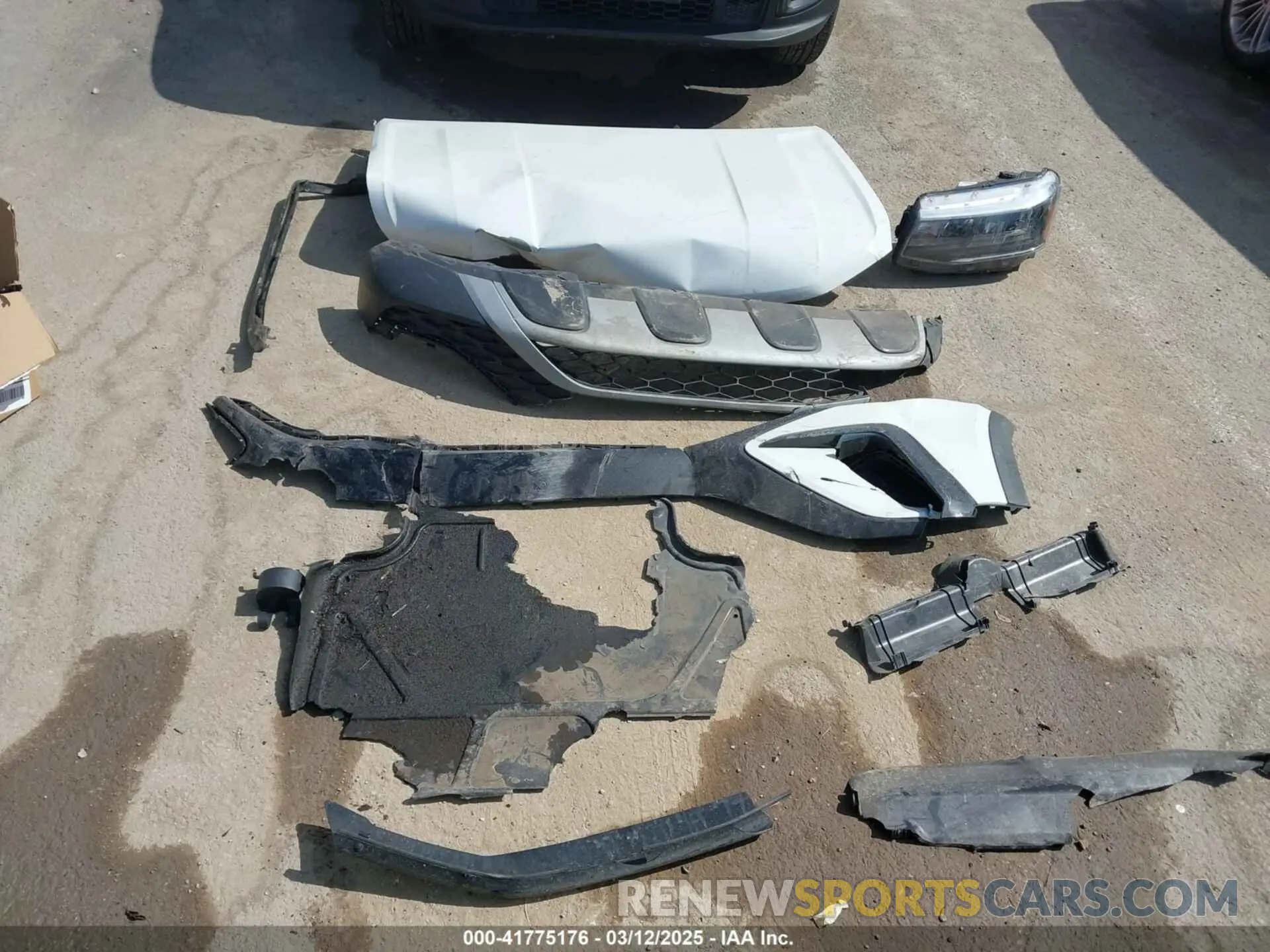 12 Photograph of a damaged car 3VVSX7B25RM071752 VOLKSWAGEN TAOS 2024