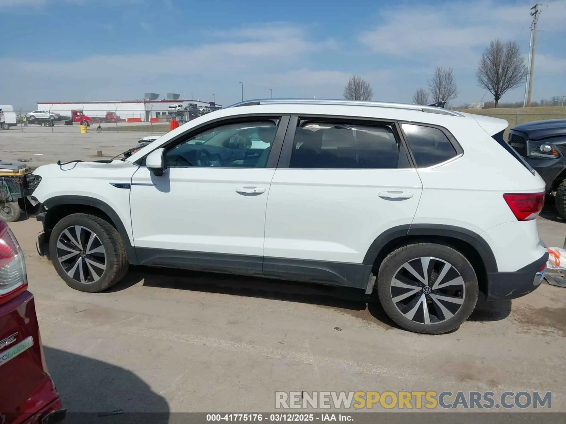 15 Photograph of a damaged car 3VVSX7B25RM071752 VOLKSWAGEN TAOS 2024