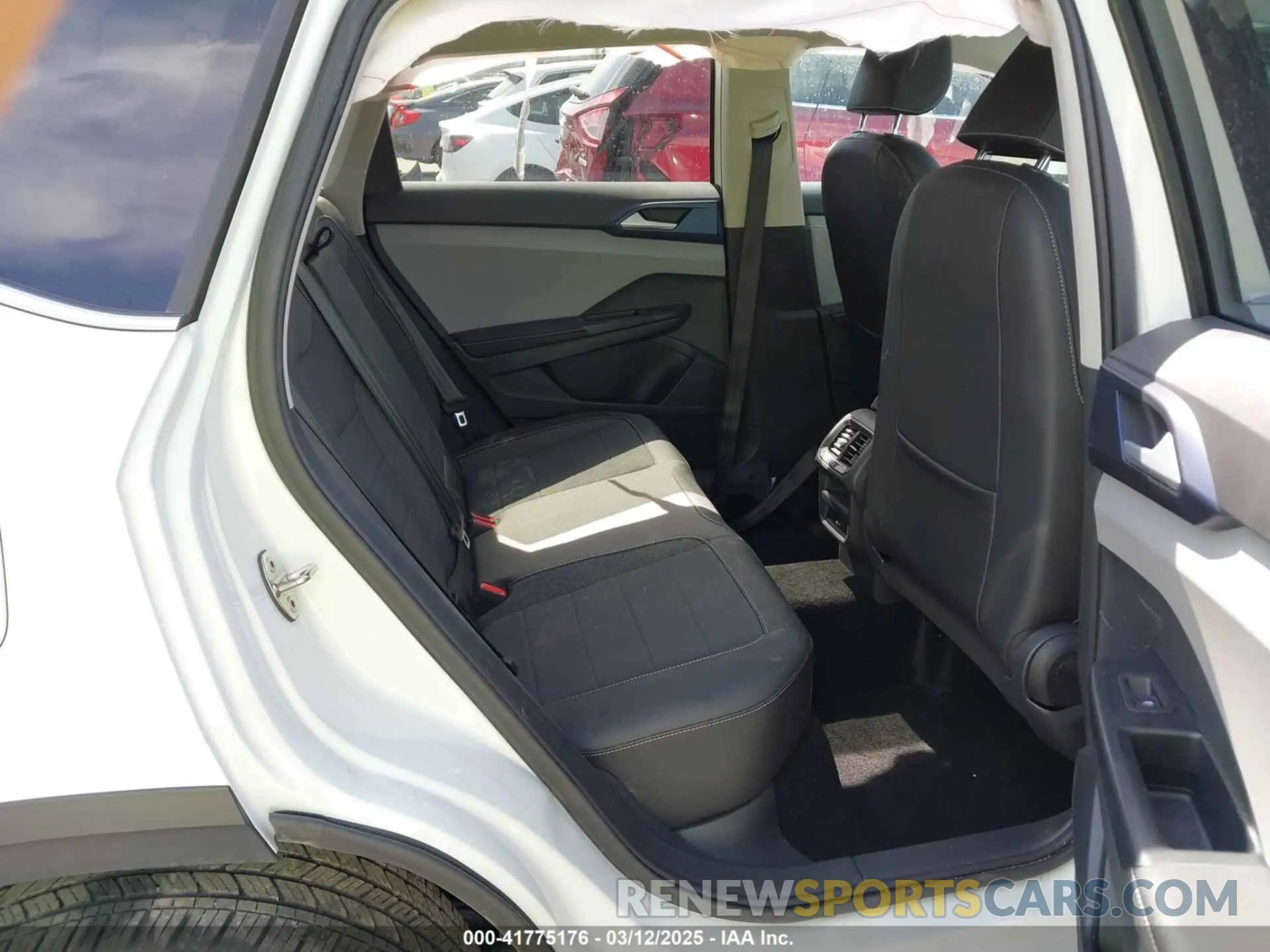 8 Photograph of a damaged car 3VVSX7B25RM071752 VOLKSWAGEN TAOS 2024