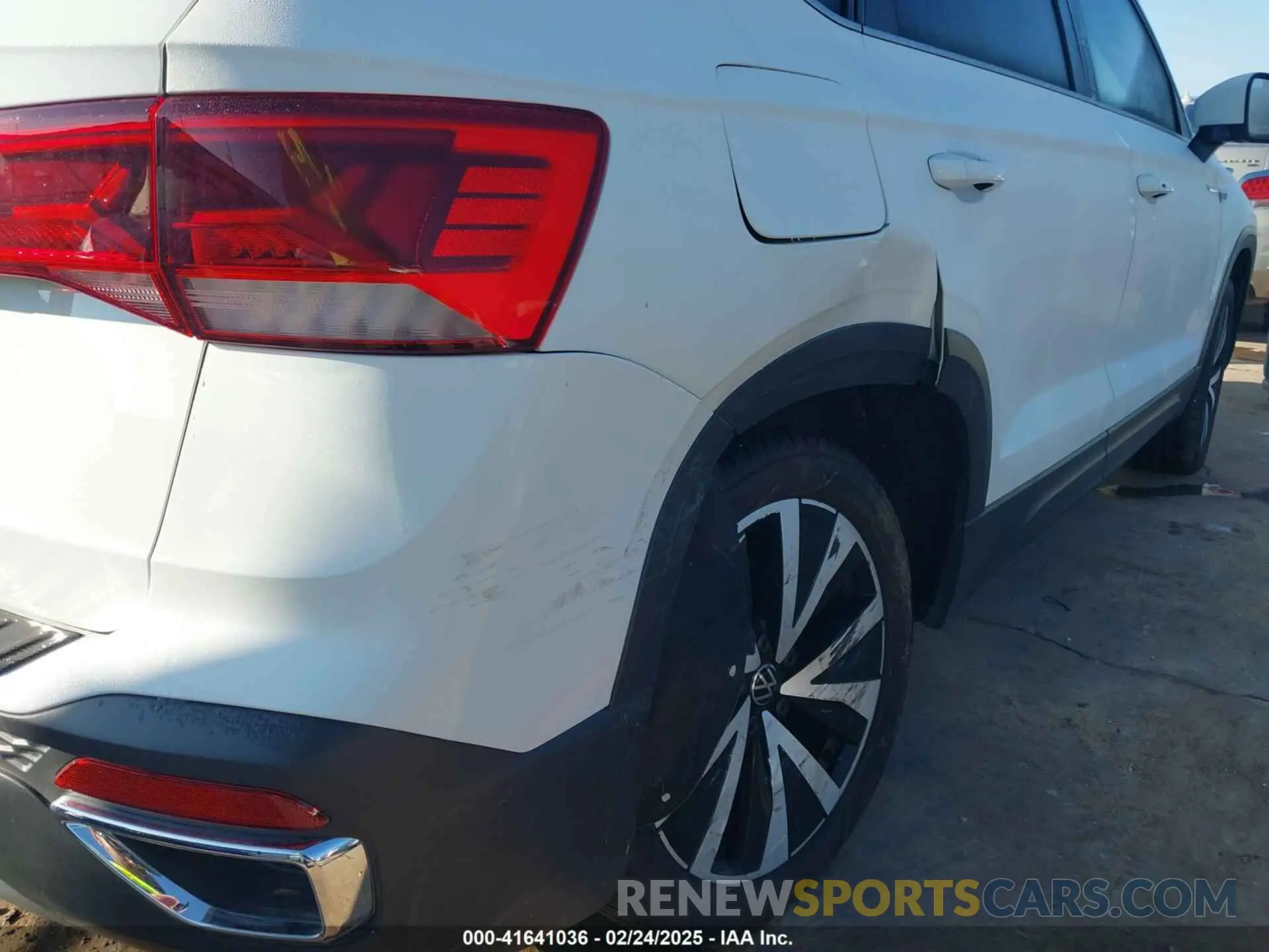 13 Photograph of a damaged car 3VVSX7B26RM056161 VOLKSWAGEN TAOS 2024