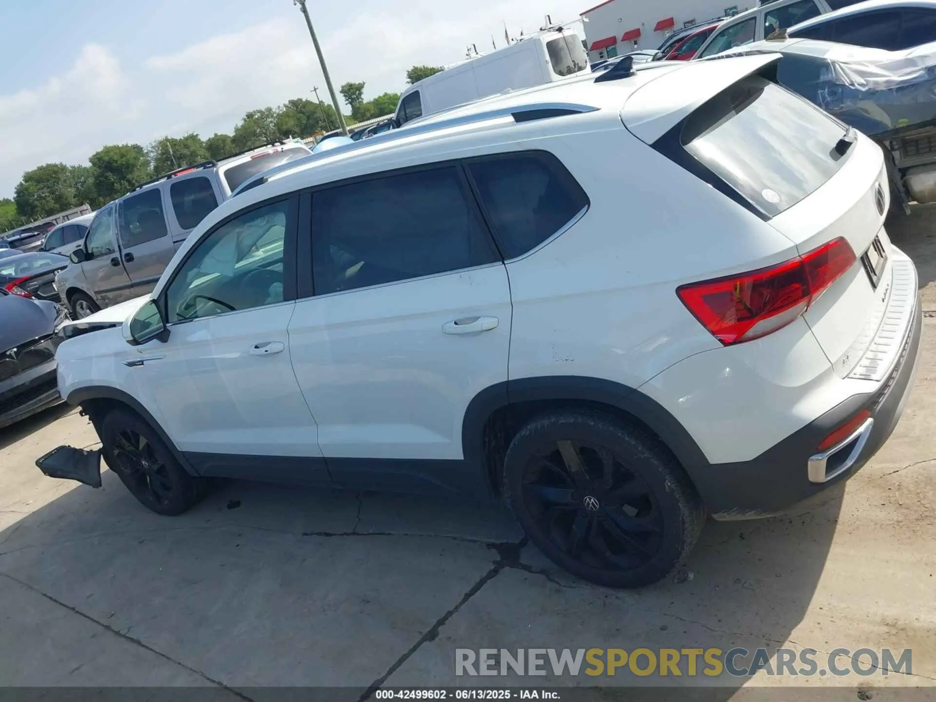 15 Photograph of a damaged car 3VVSX7B29RM001364 VOLKSWAGEN TAOS 2024