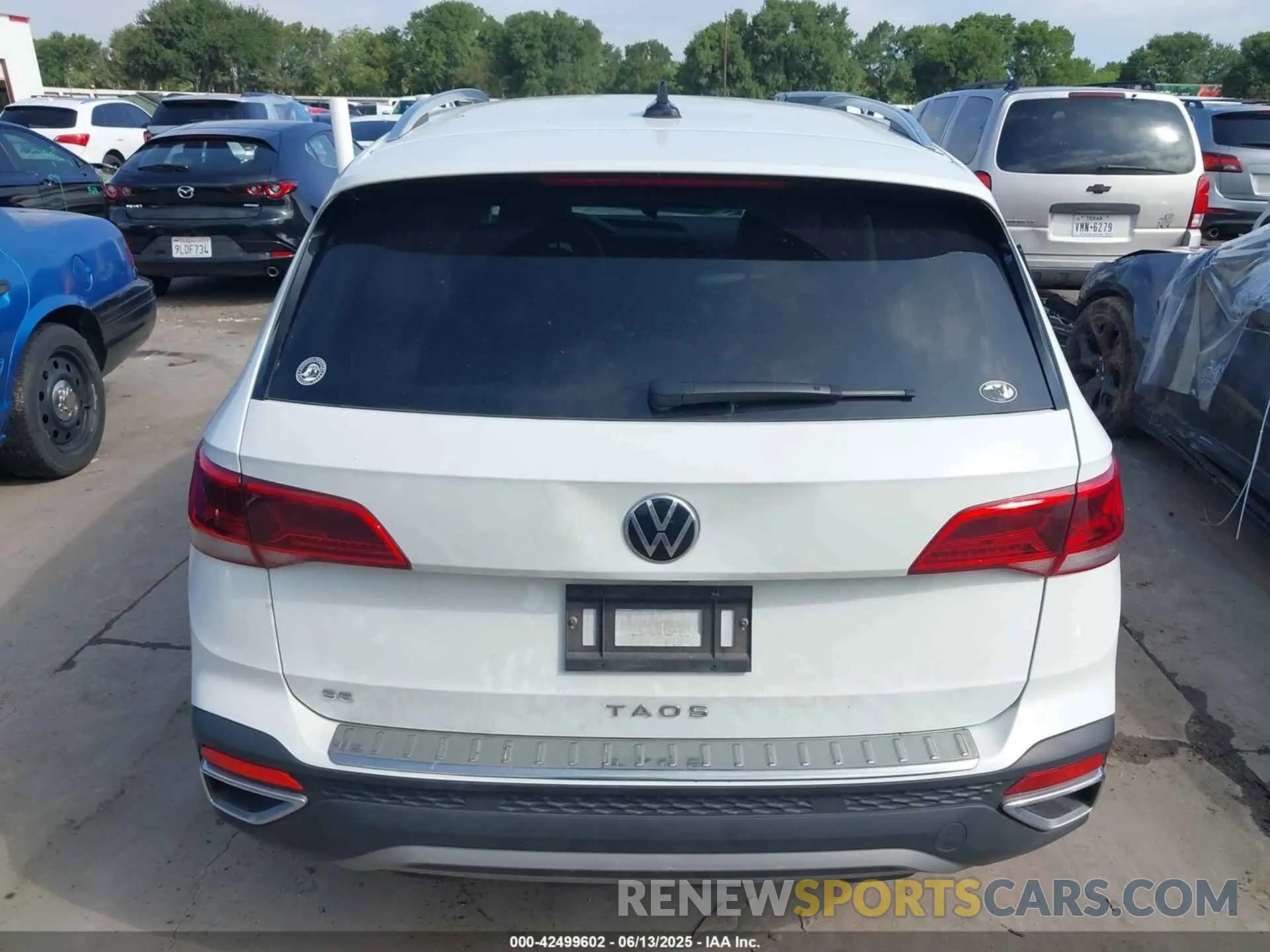 17 Photograph of a damaged car 3VVSX7B29RM001364 VOLKSWAGEN TAOS 2024
