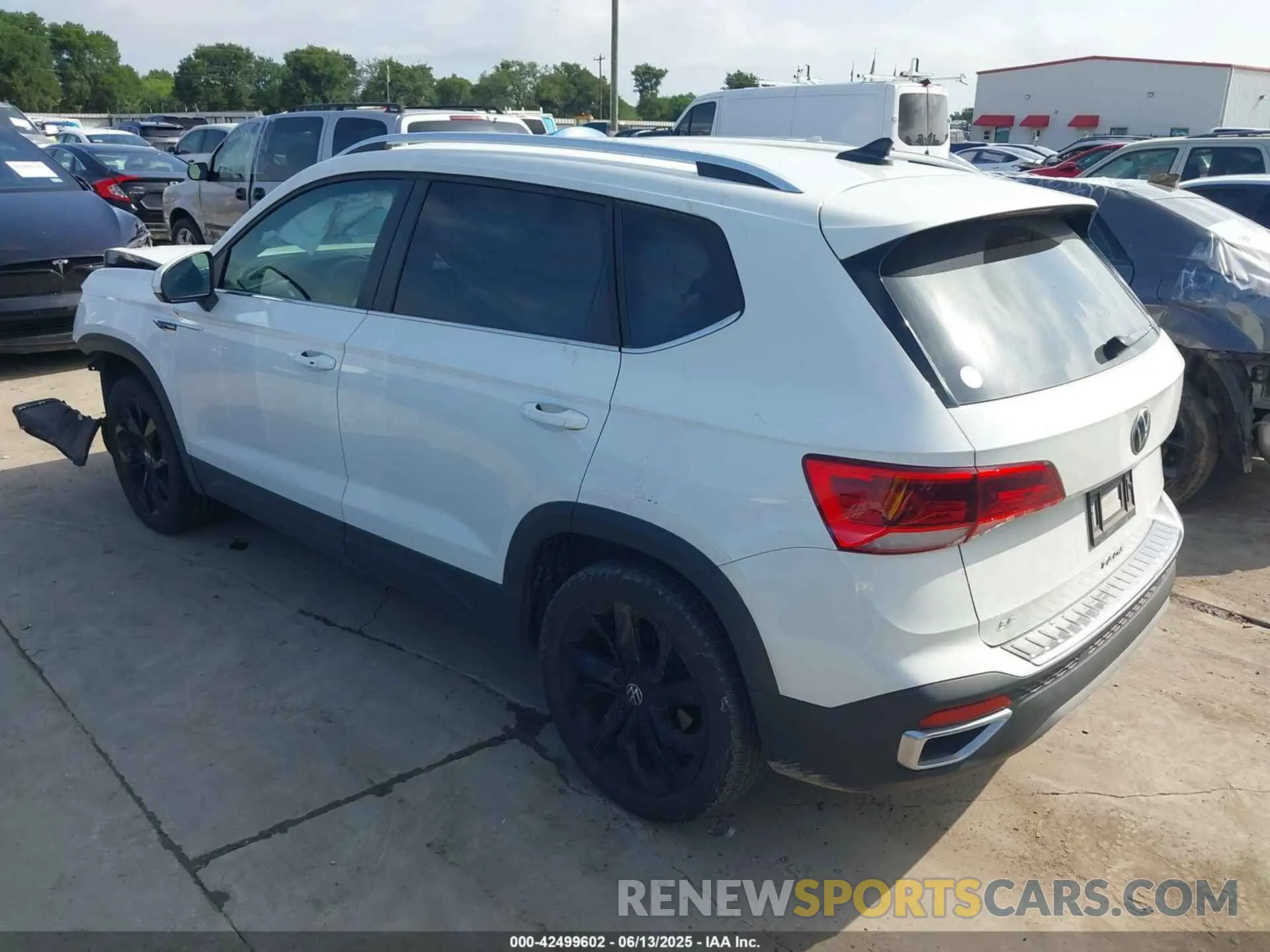3 Photograph of a damaged car 3VVSX7B29RM001364 VOLKSWAGEN TAOS 2024