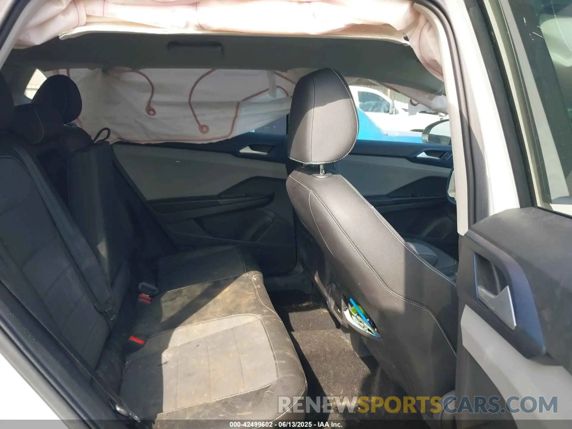 8 Photograph of a damaged car 3VVSX7B29RM001364 VOLKSWAGEN TAOS 2024