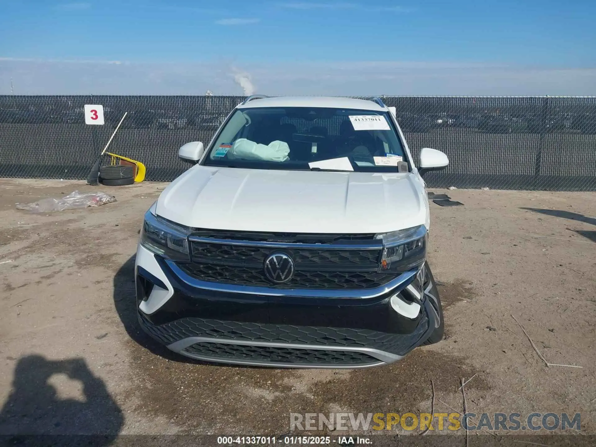 12 Photograph of a damaged car 3VVSX7B29RM054002 VOLKSWAGEN TAOS 2024