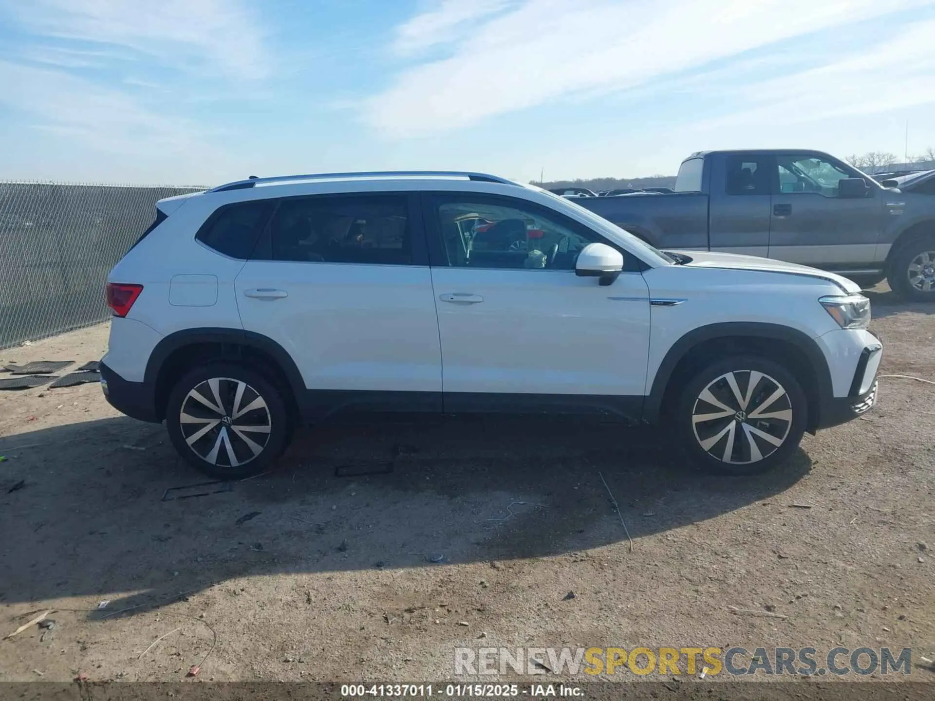 13 Photograph of a damaged car 3VVSX7B29RM054002 VOLKSWAGEN TAOS 2024