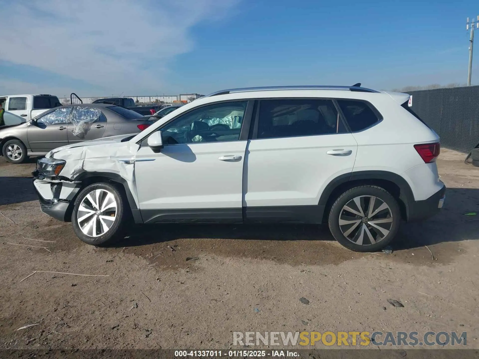 14 Photograph of a damaged car 3VVSX7B29RM054002 VOLKSWAGEN TAOS 2024