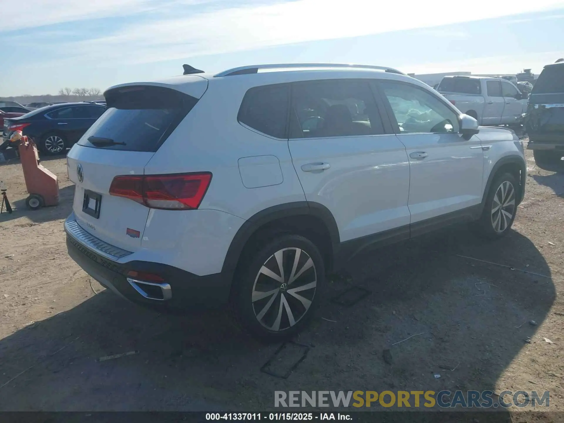 4 Photograph of a damaged car 3VVSX7B29RM054002 VOLKSWAGEN TAOS 2024