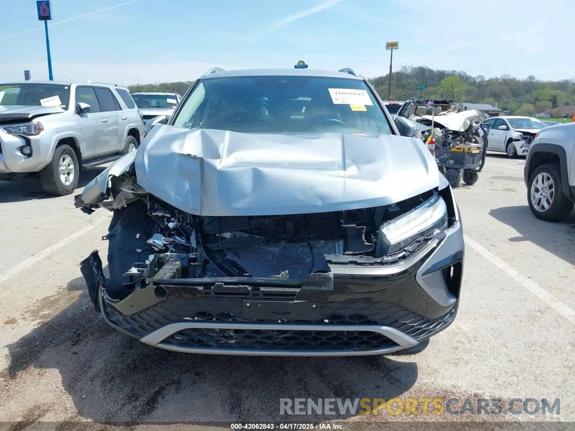 12 Photograph of a damaged car 3VVSX7B29RM099005 VOLKSWAGEN TAOS 2024