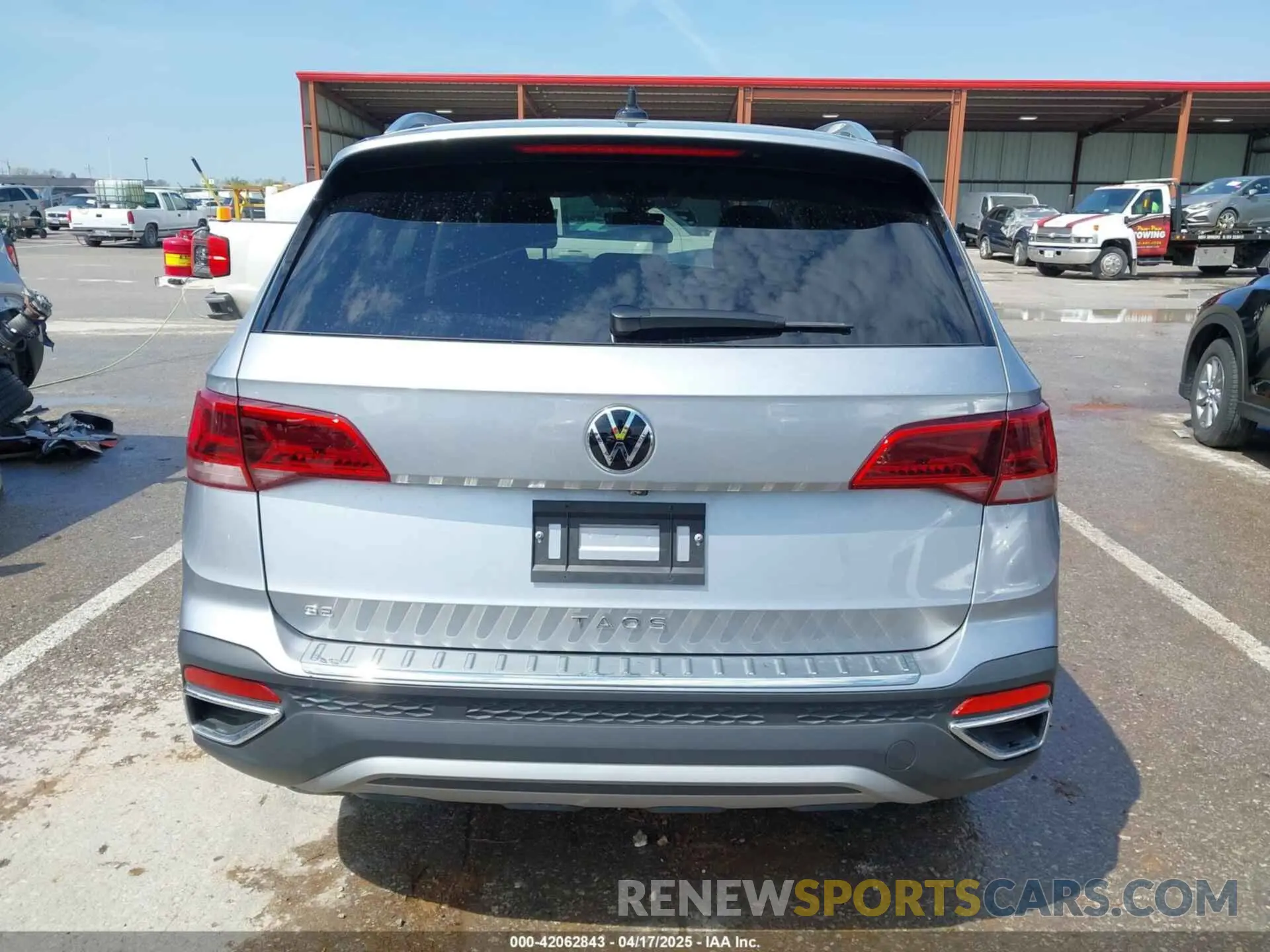 16 Photograph of a damaged car 3VVSX7B29RM099005 VOLKSWAGEN TAOS 2024