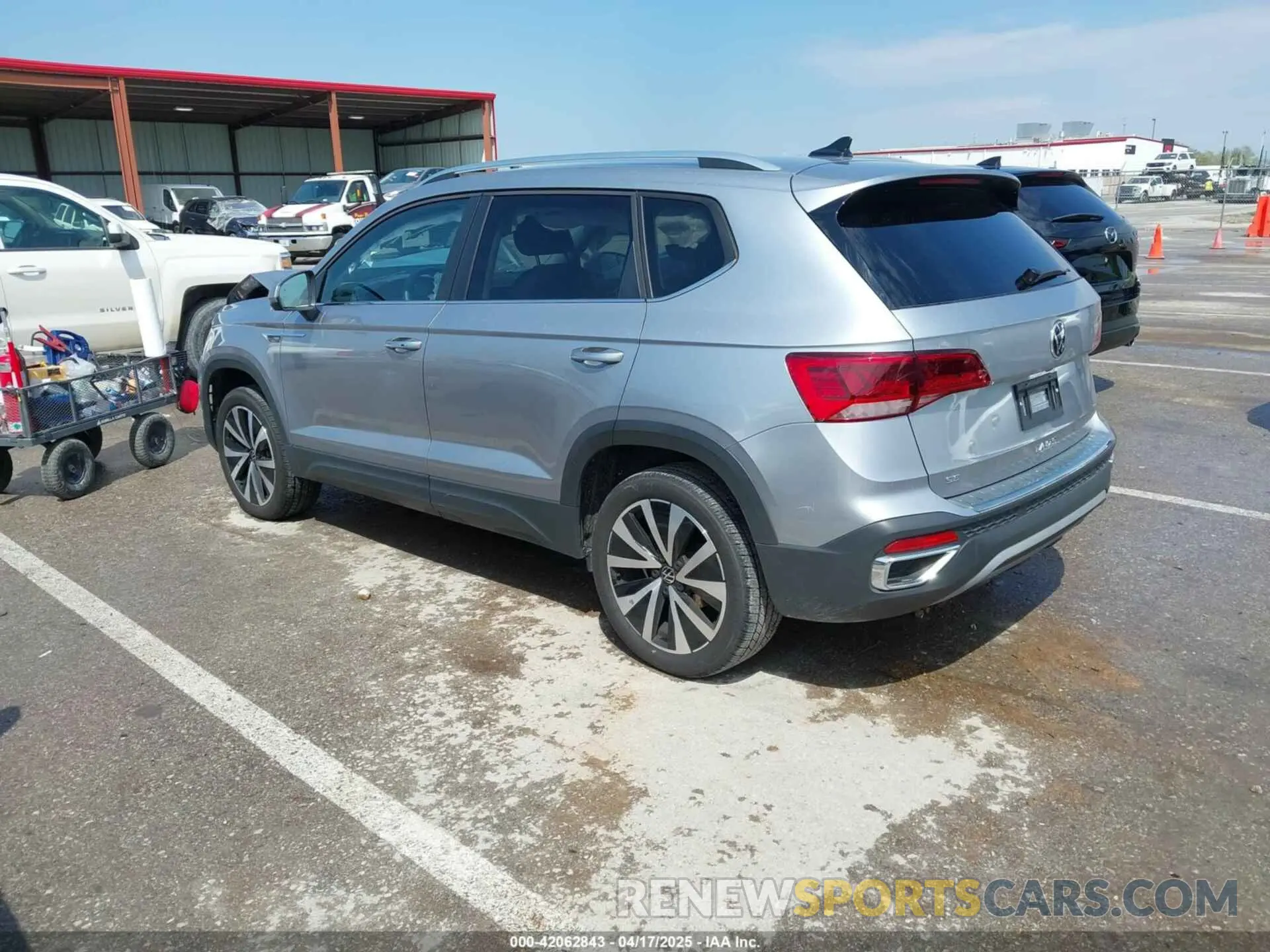 3 Photograph of a damaged car 3VVSX7B29RM099005 VOLKSWAGEN TAOS 2024