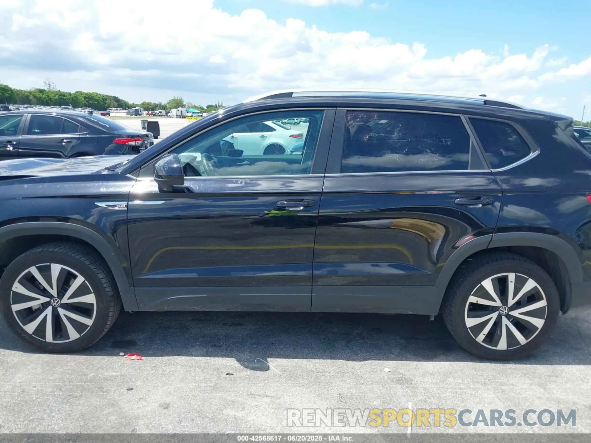 14 Photograph of a damaged car 3VVSX7B29RM119270 VOLKSWAGEN TAOS 2024