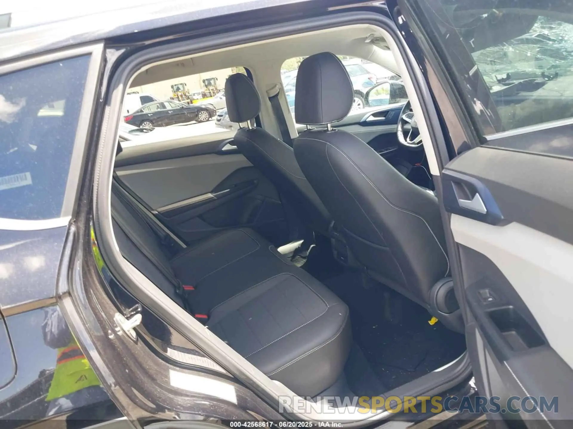 8 Photograph of a damaged car 3VVSX7B29RM119270 VOLKSWAGEN TAOS 2024