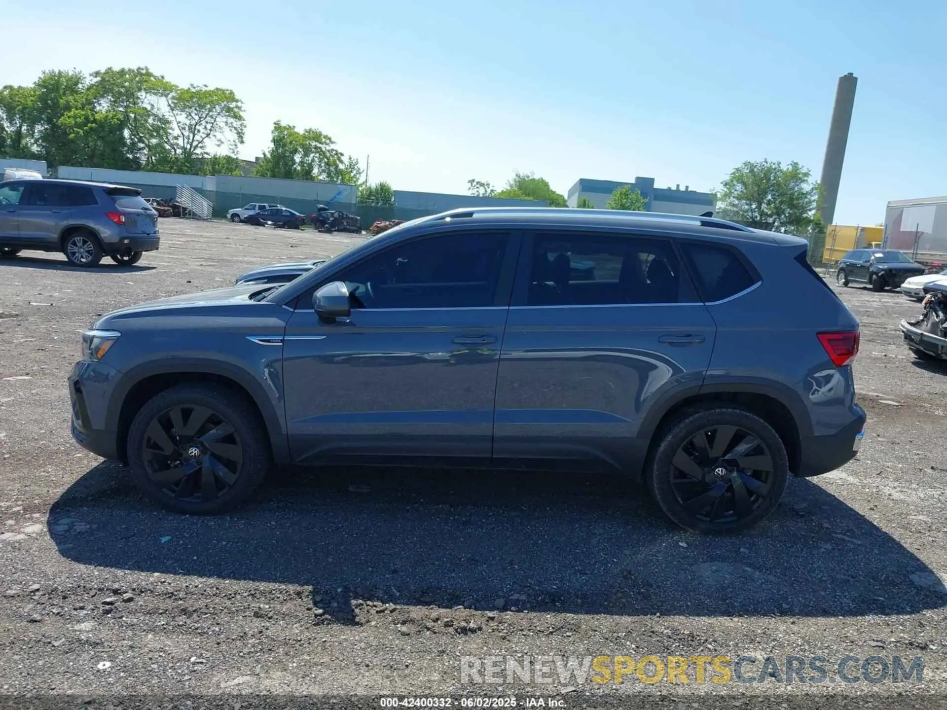 14 Photograph of a damaged car 3VVUX7B23RM063805 VOLKSWAGEN TAOS 2024
