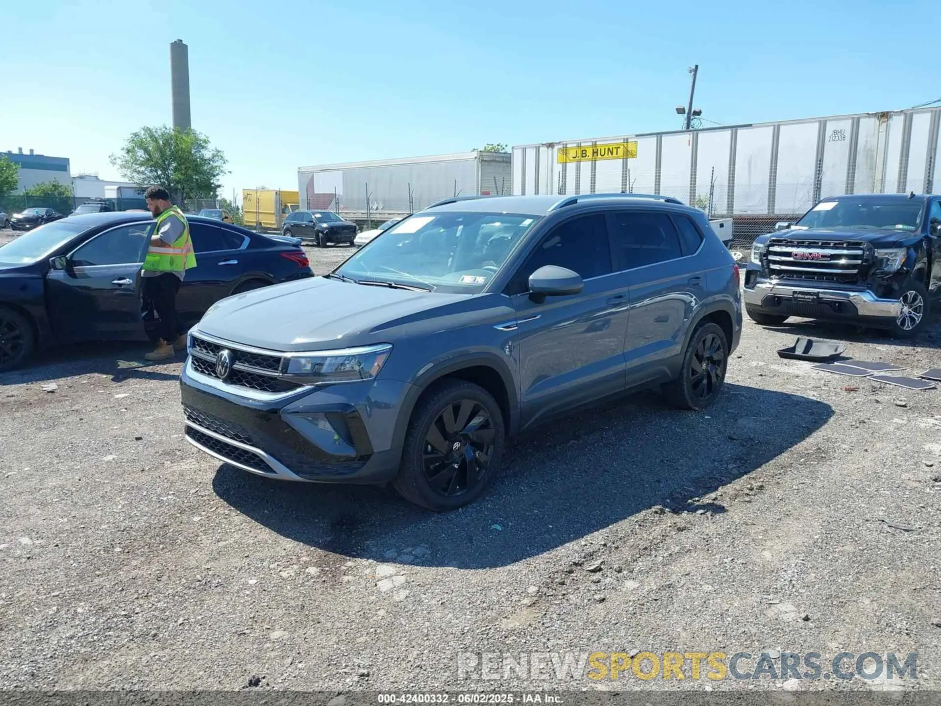 2 Photograph of a damaged car 3VVUX7B23RM063805 VOLKSWAGEN TAOS 2024