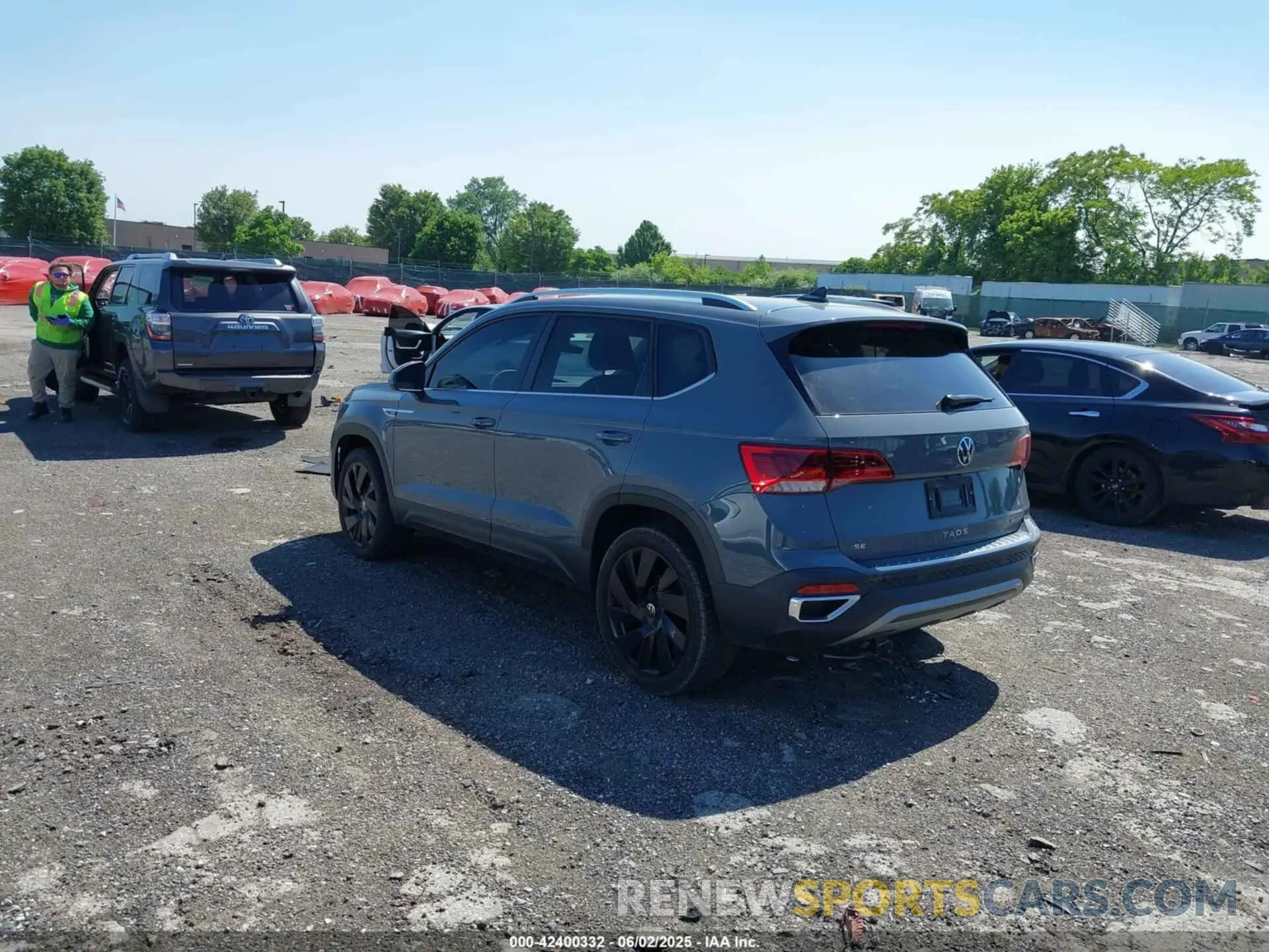 3 Photograph of a damaged car 3VVUX7B23RM063805 VOLKSWAGEN TAOS 2024