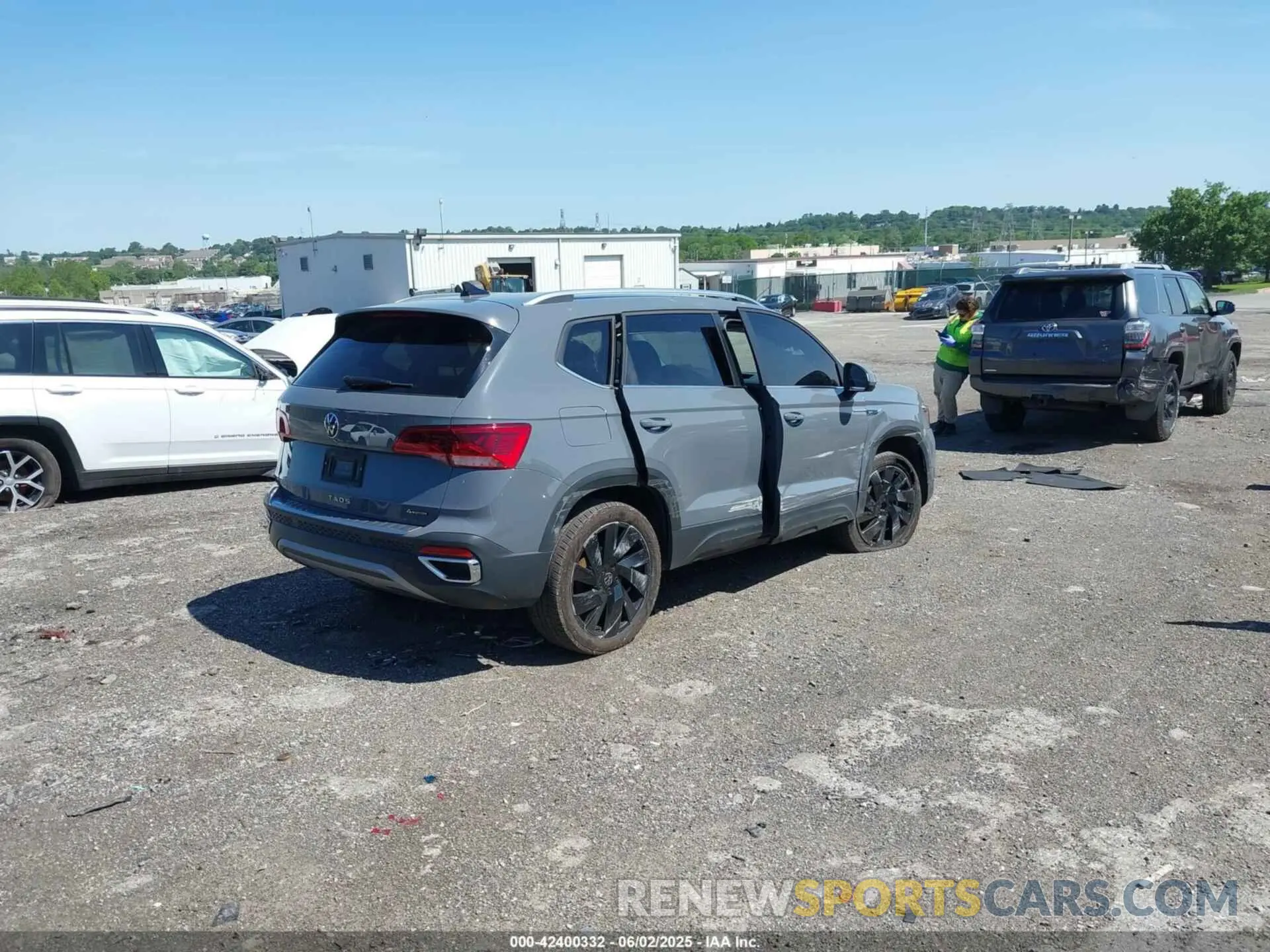 4 Photograph of a damaged car 3VVUX7B23RM063805 VOLKSWAGEN TAOS 2024