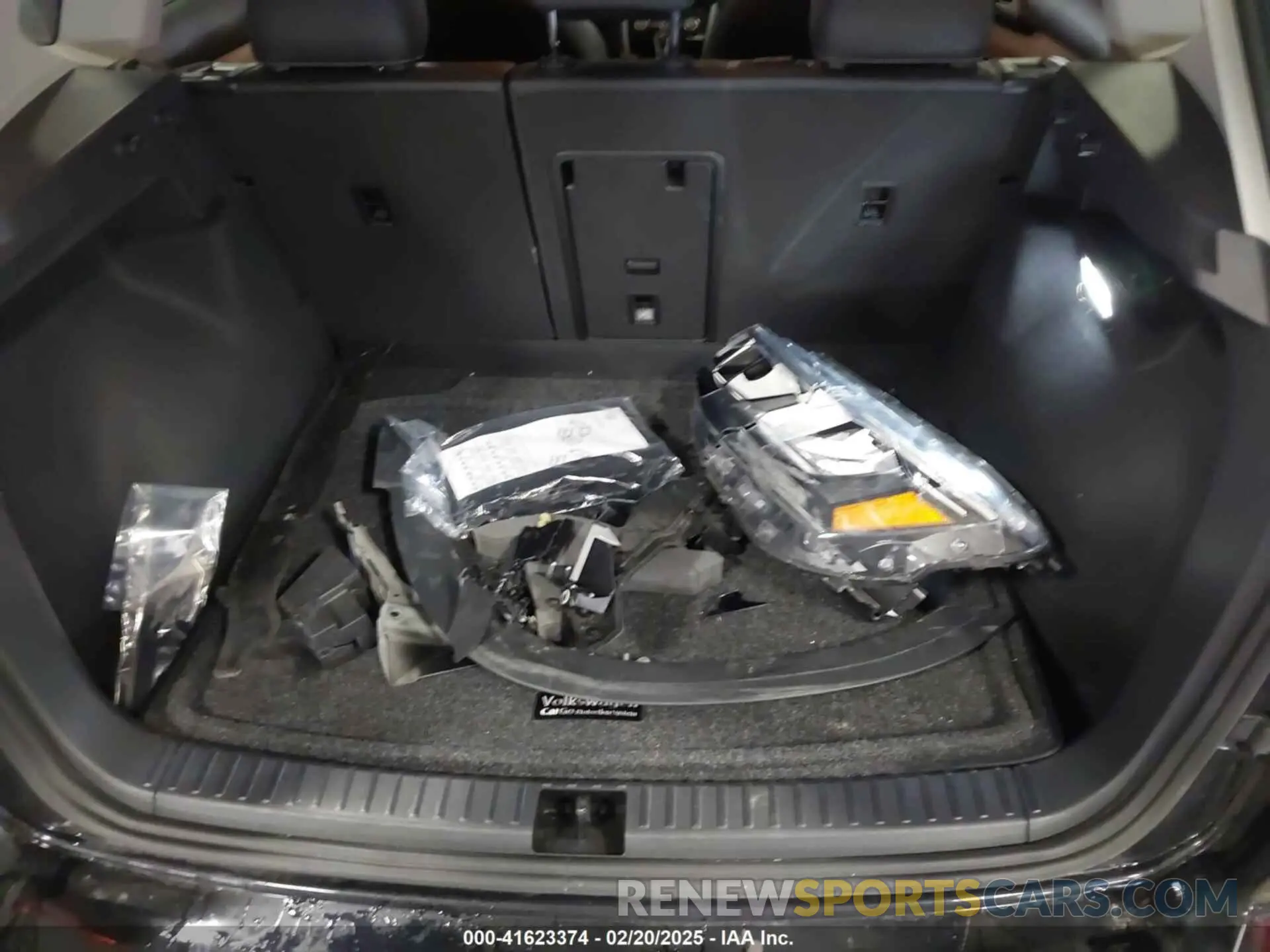 12 Photograph of a damaged car 3VVUX7B24RM044079 VOLKSWAGEN TAOS 2024