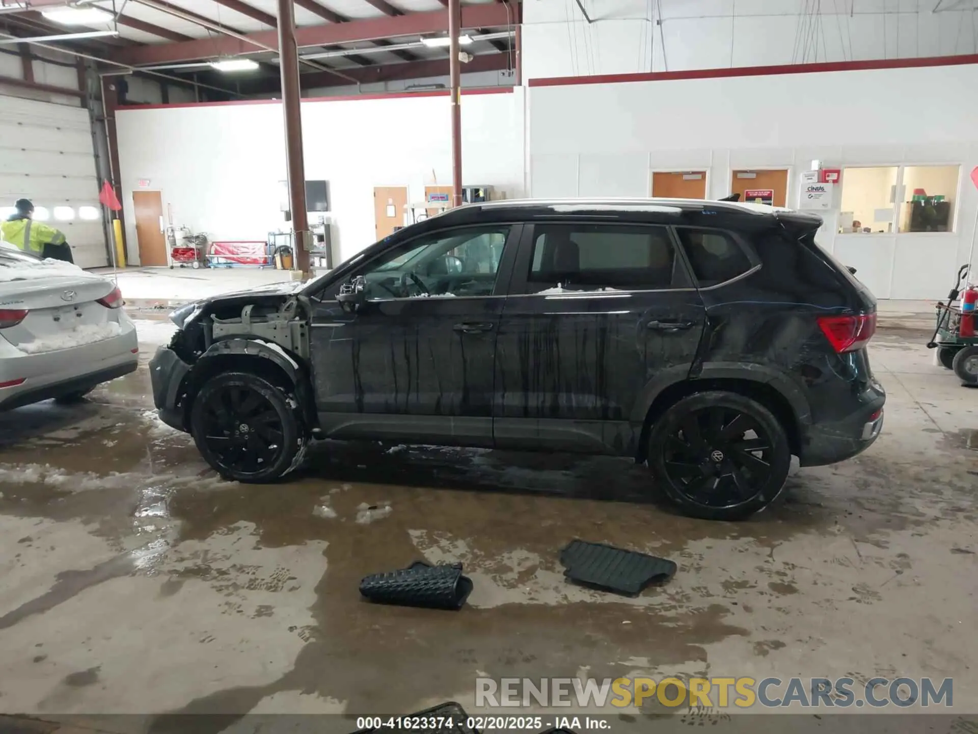 15 Photograph of a damaged car 3VVUX7B24RM044079 VOLKSWAGEN TAOS 2024