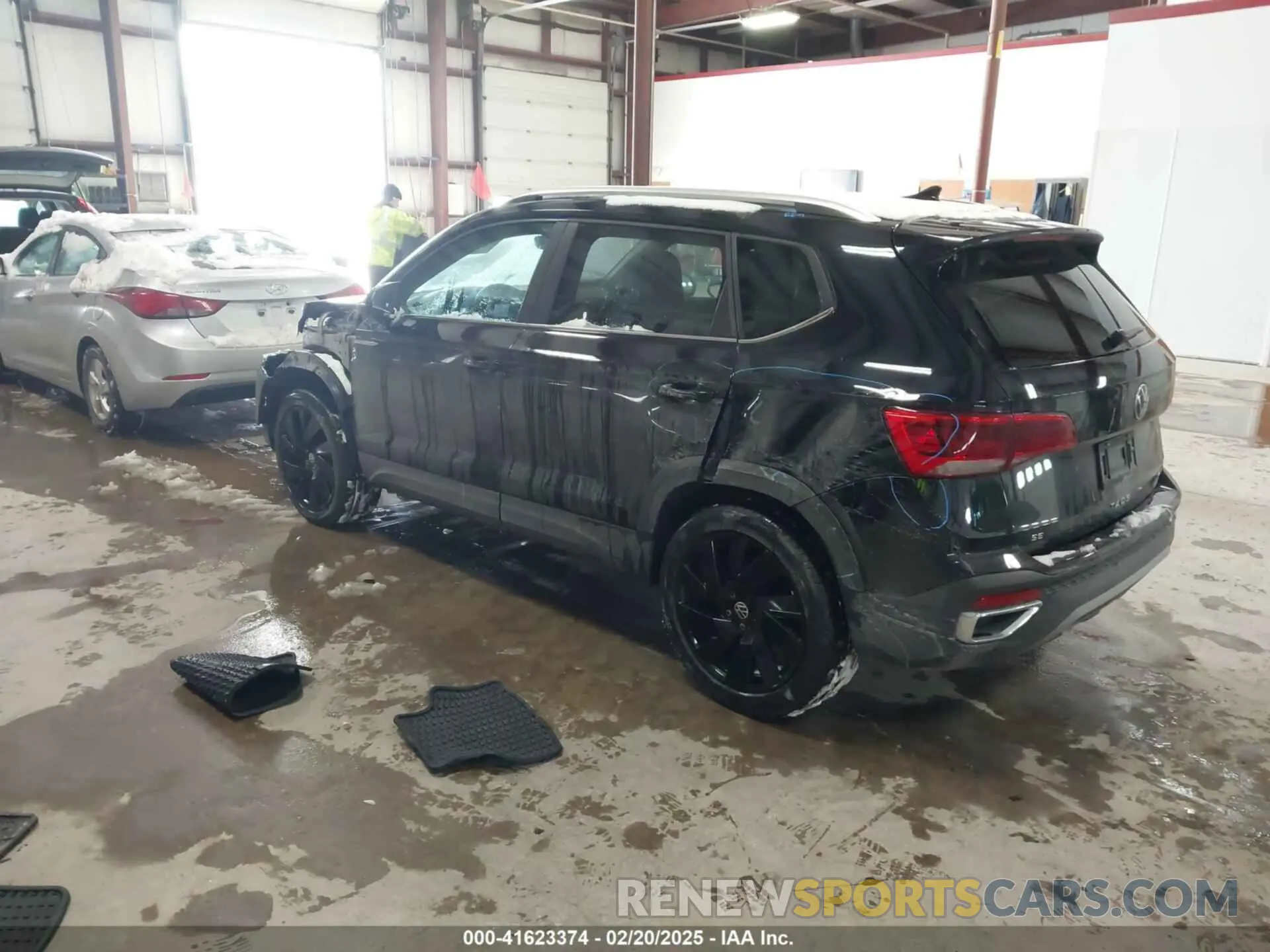 3 Photograph of a damaged car 3VVUX7B24RM044079 VOLKSWAGEN TAOS 2024
